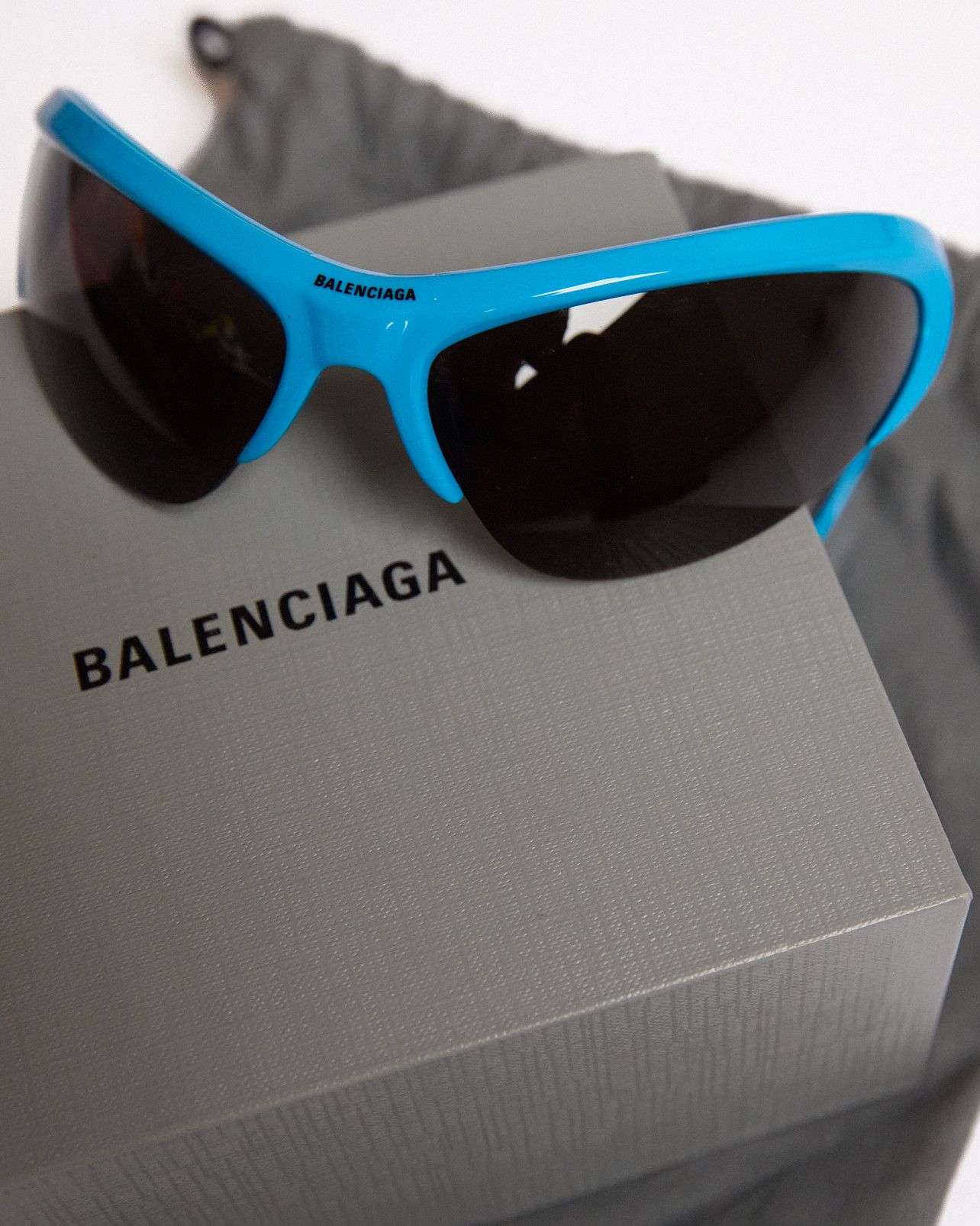 Balenciaga BALENCIAGA FW22 Blue Wire Cat-Eye Sunglasses Size ONE SIZE - 3 Thumbnail