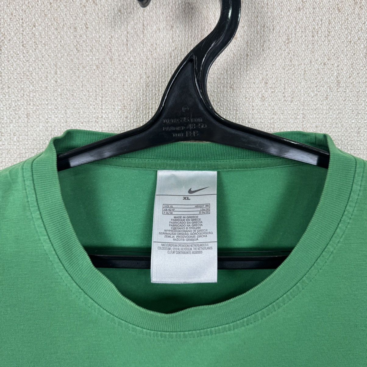 Nike 💚 Vintage 00s Nike T shirt Centre Logo Green Streetwear XL Size US XL / EU 56 / 4 - 8 Thumbnail