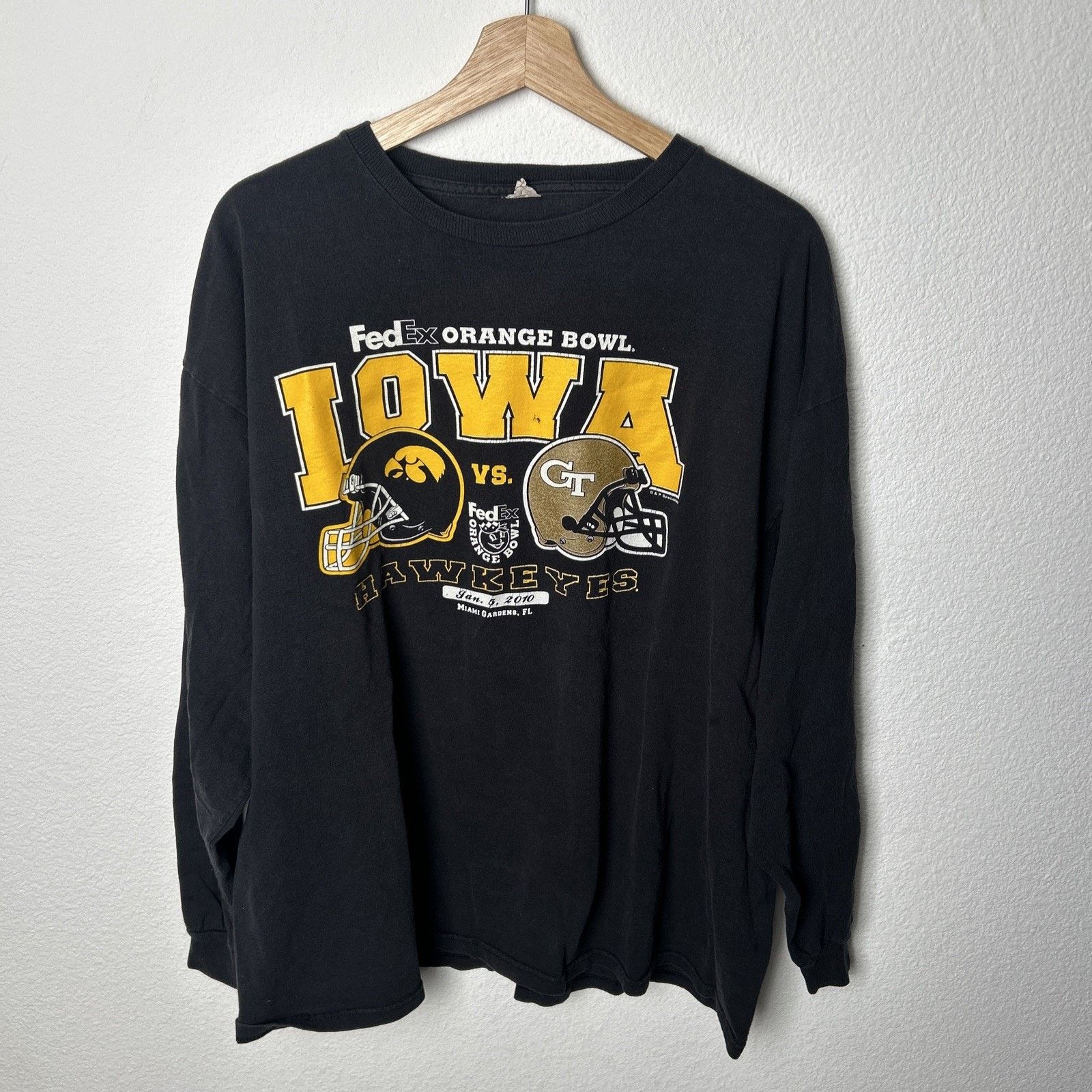 Vintage FedEx Orange Bowl 2010 Iowa Hawkeyes Black T-Shirt XL/2X Size US XL / EU 56 / 4 - 1 Thumbnail