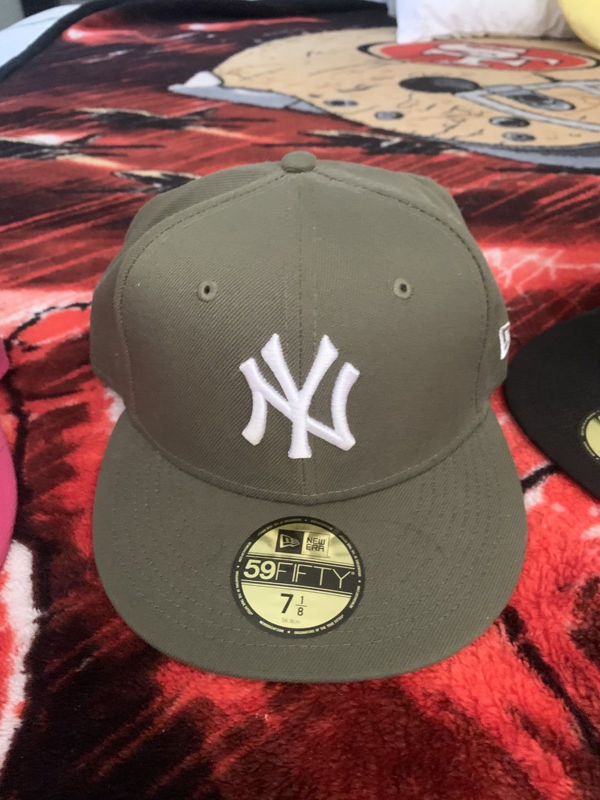 New Era Green fitted Size 36 - 2 Thumbnail