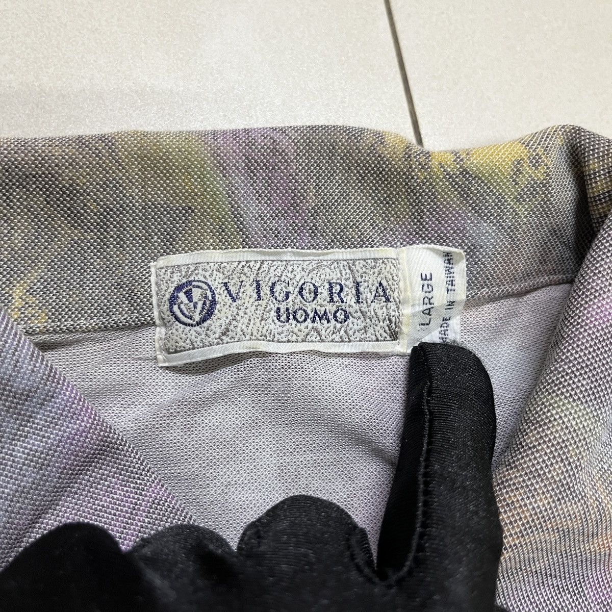 Japanese Brand × Vintage Vintage Vigoria Uomo Abstract Polo Shirt Size US M / EU 48-50 / 2 - 7 Thumbnail