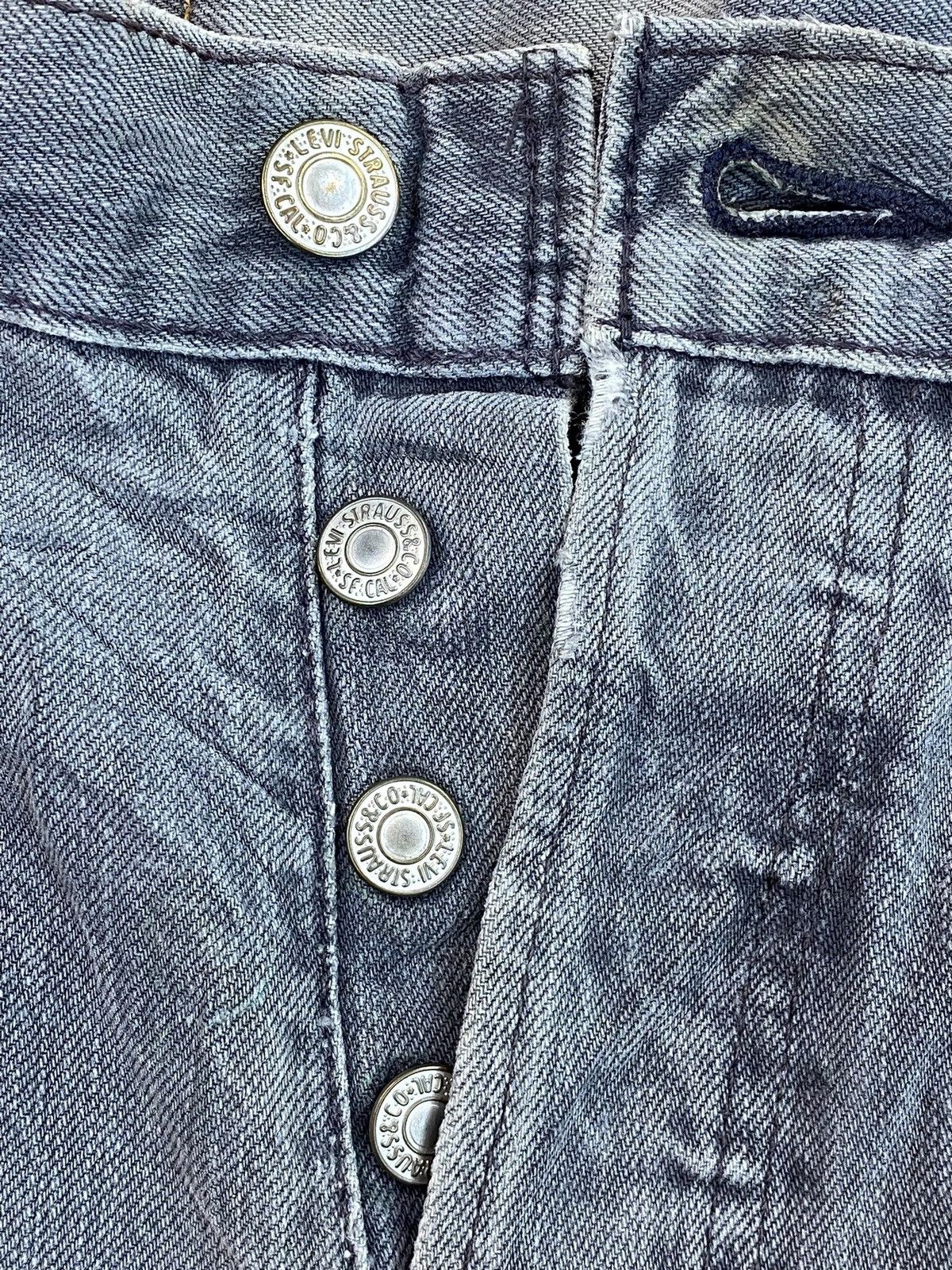 Levi's Levi’s Whiskered Light Wash Style Loose Jeans Size US 30 / EU 46 - 11 Thumbnail