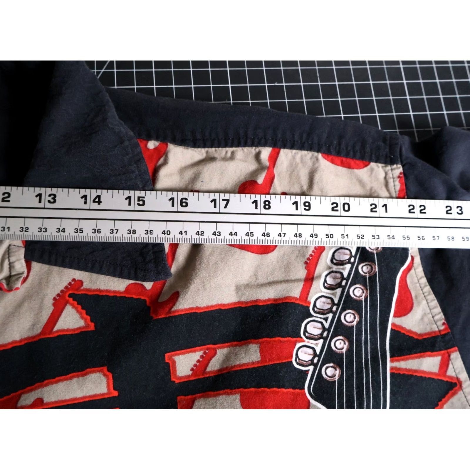 Vintage VINTAGE David Carey Shirt Men's XL Rayon Cotton Blend Camp Collar VTG 90s Geometric Black Short Sleeve Button-Up Spread Collar Size US XL / EU 56 / 4 - 7 Thumbnail