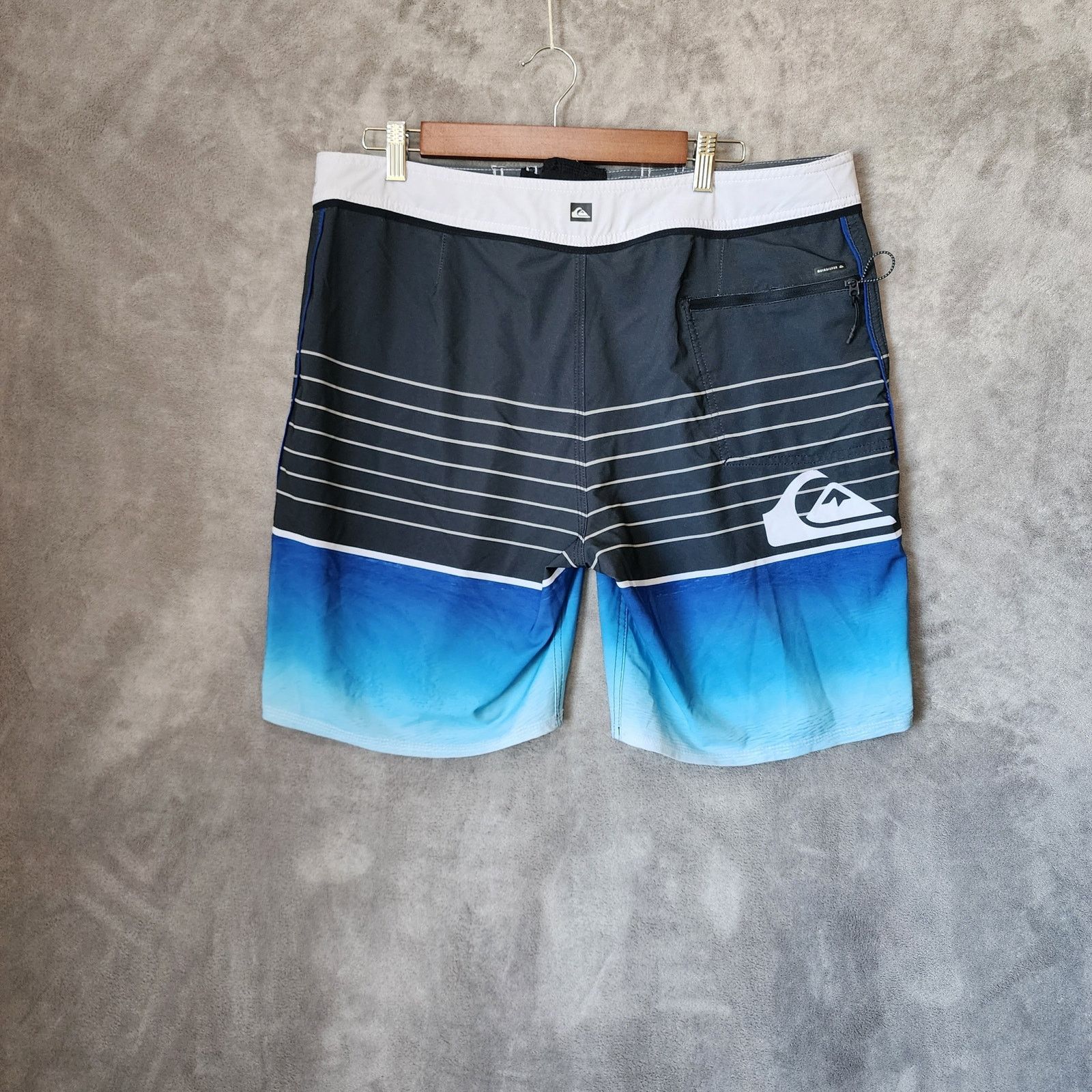 Quiksilver Men's Quiksilver Blue Striped Board Shorts Size 34 Size US 34 / EU 50 - 2 Thumbnail