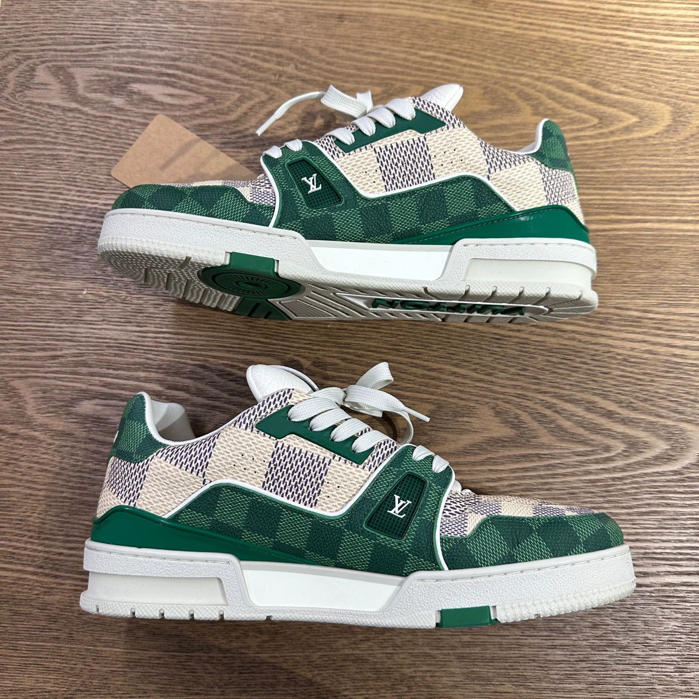 Louis Vuitton LV feb487 Trainer White Green Monogram US 8 Size US 8 / EU 41 - 4 Thumbnail