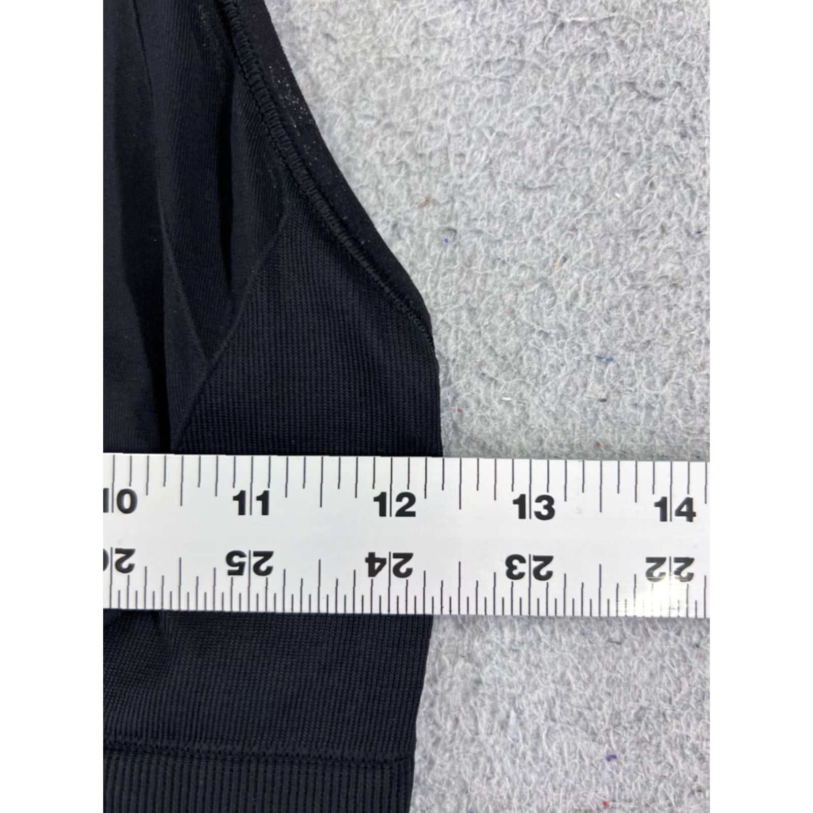 Lululemon Lululemon Shirt Women 6 Black Tank Ebb to Train Bra Medium Support C D High Neck Size M / US 6-8 / IT 42-44 - 7 Thumbnail
