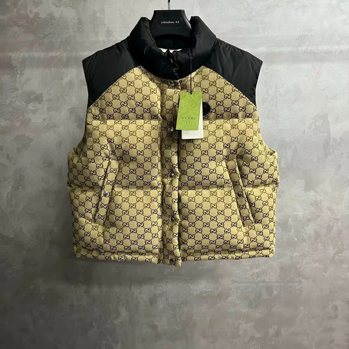 Gucci gucci sleeveless puffer vest with logo print. Size US M / EU 48-50 / 2 - 1 Thumbnail