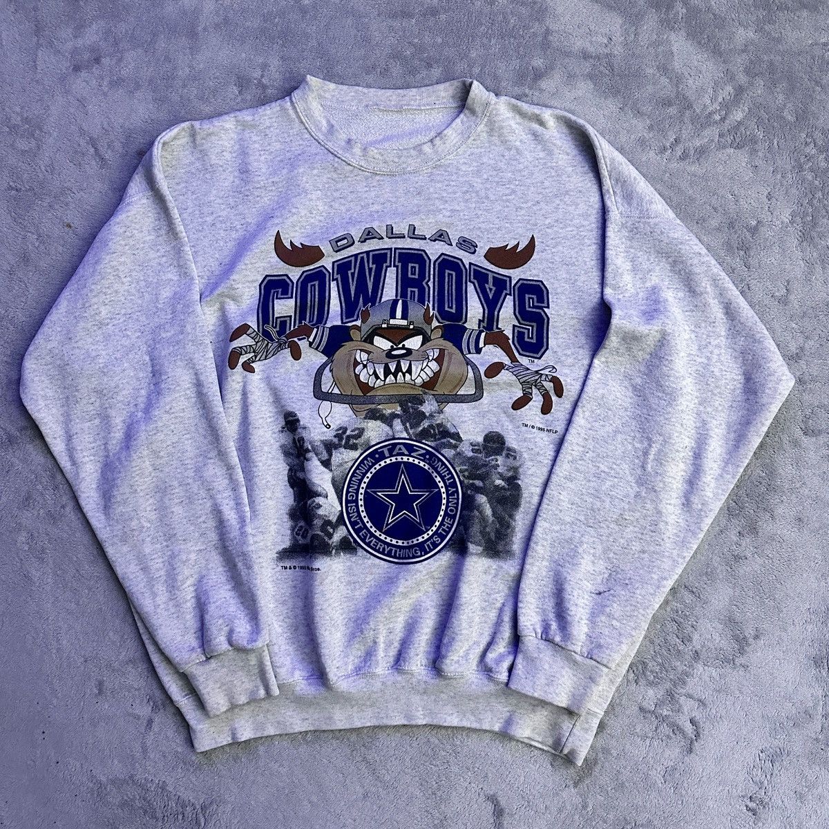 NFL × Vintage Vintage 1995 Dallas Cowboys Looney Tunes Taz Jumper Size US XL / EU 56 / 4 - 1 Thumbnail