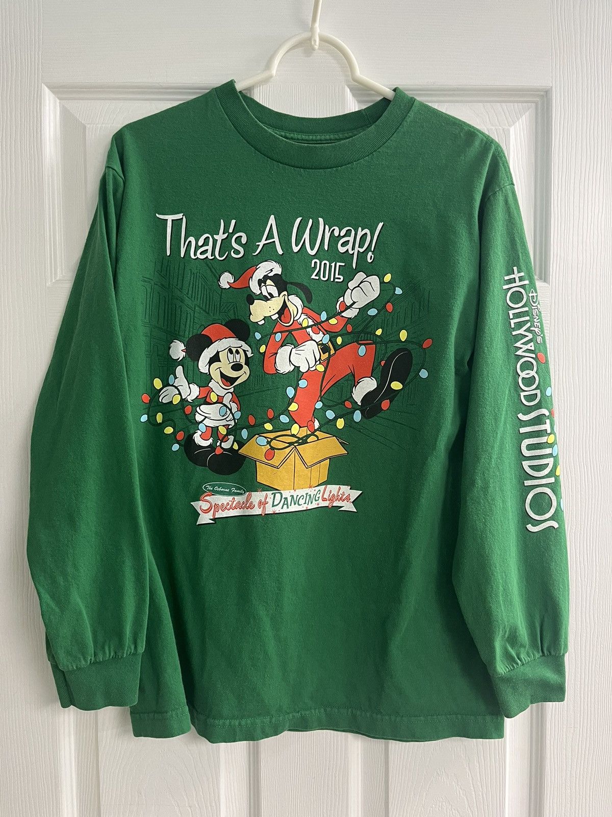 Disney 2015 Disney Mickey & Goofy ‘That’s a Wrap’ Xmas Longsleeve Size US M / EU 48-50 / 2 - 1 Thumbnail