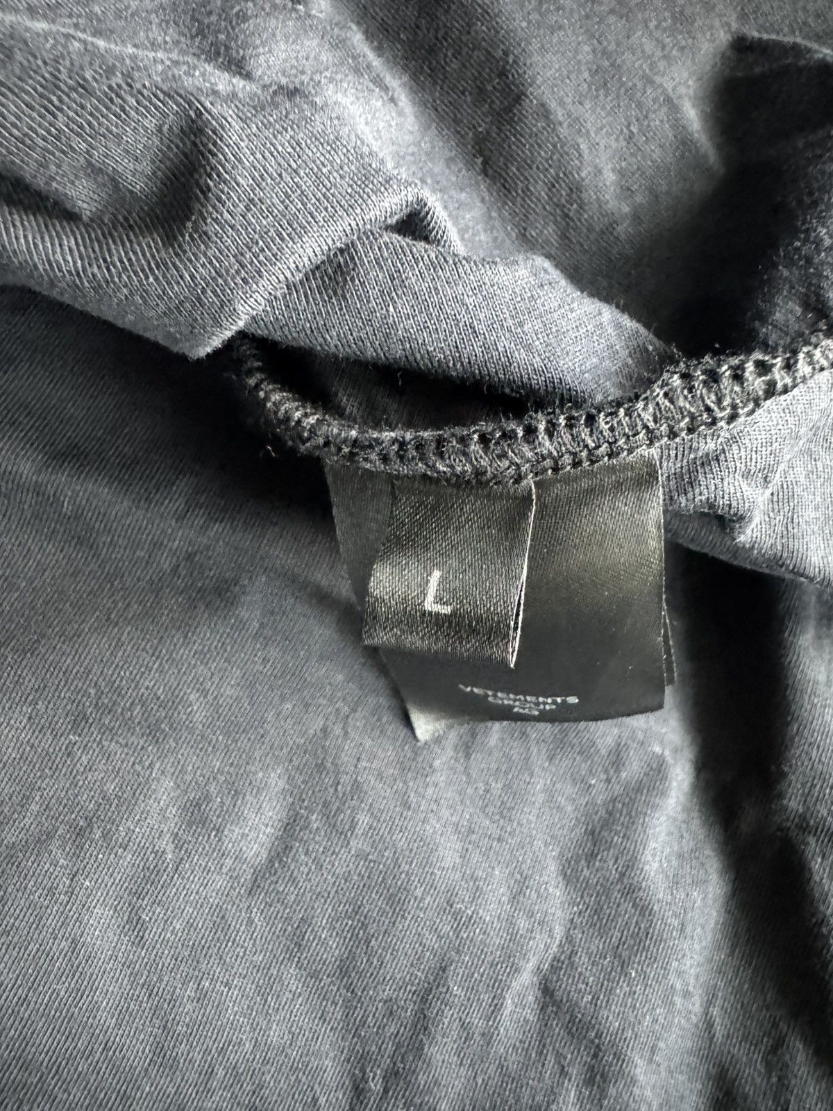 Vetements VETEMENTS Metalized Wrinkled 'Not Mom's Favorite' T-shirt Size US L / EU 52-54 / 3 - 10 Thumbnail