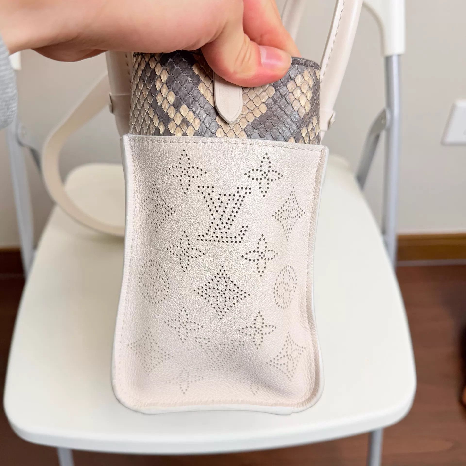 Louis Vuitton LOUIS VUITTON On My Side Women's Beige Perf Tote Small Size ONE SIZE - 5 Thumbnail