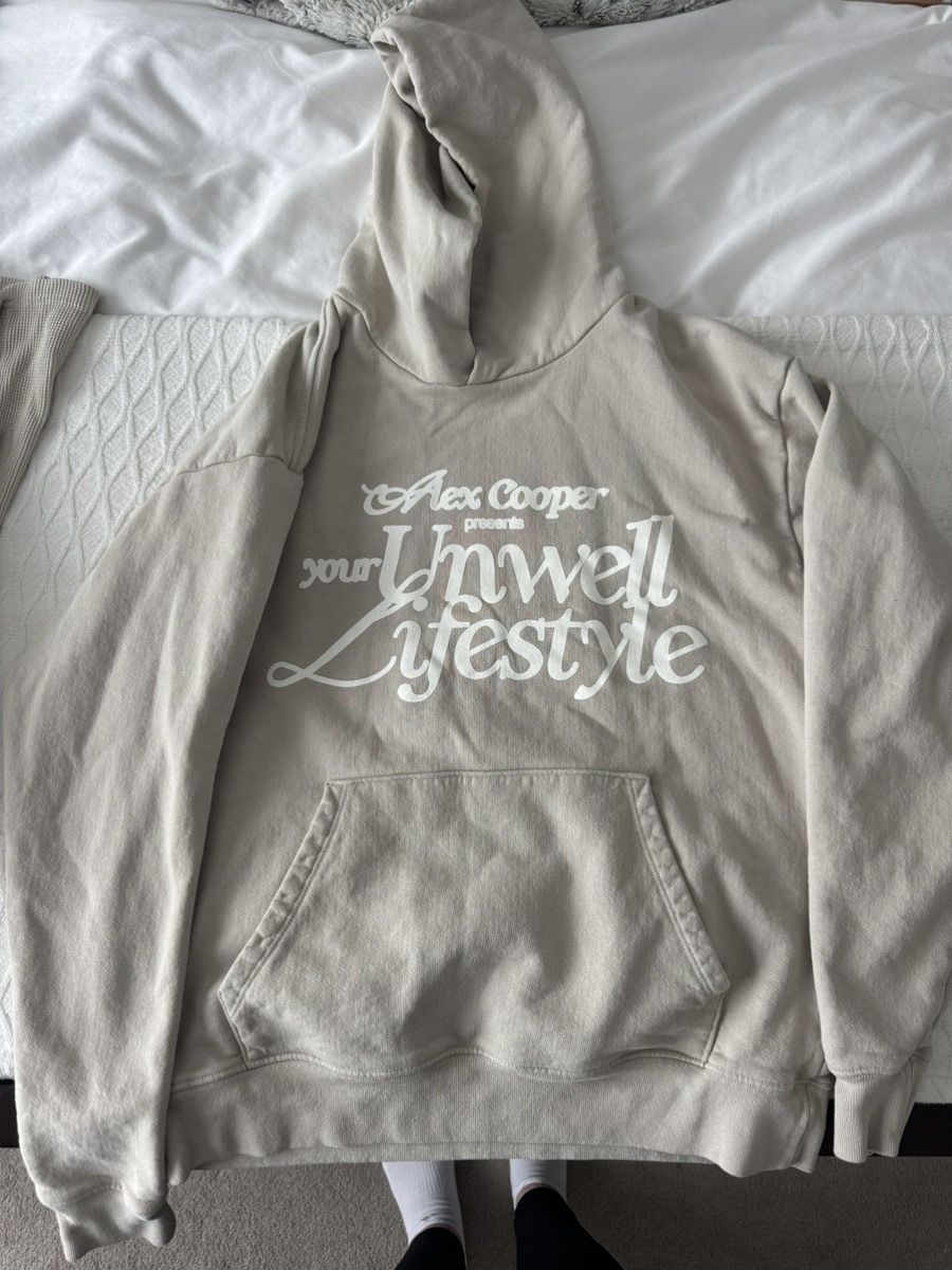 Other Alex Cooper Unwell Tour hoodie Size M / US 6-8 / IT 42-44 - 1 Thumbnail