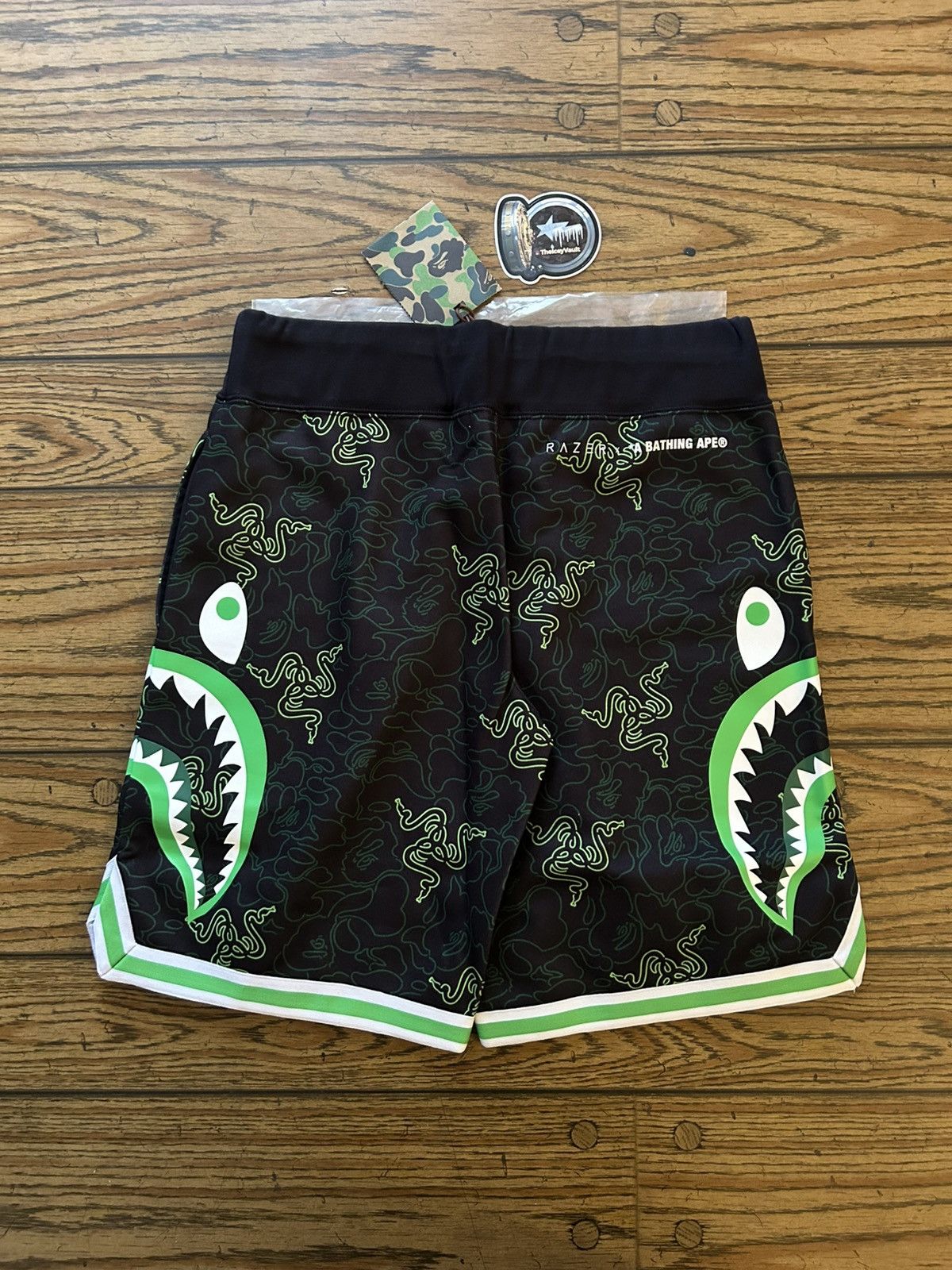 Bape Bape x Razer Collab Side Shark Sweat Shorts Size US 30 / EU 46 - 4 Thumbnail