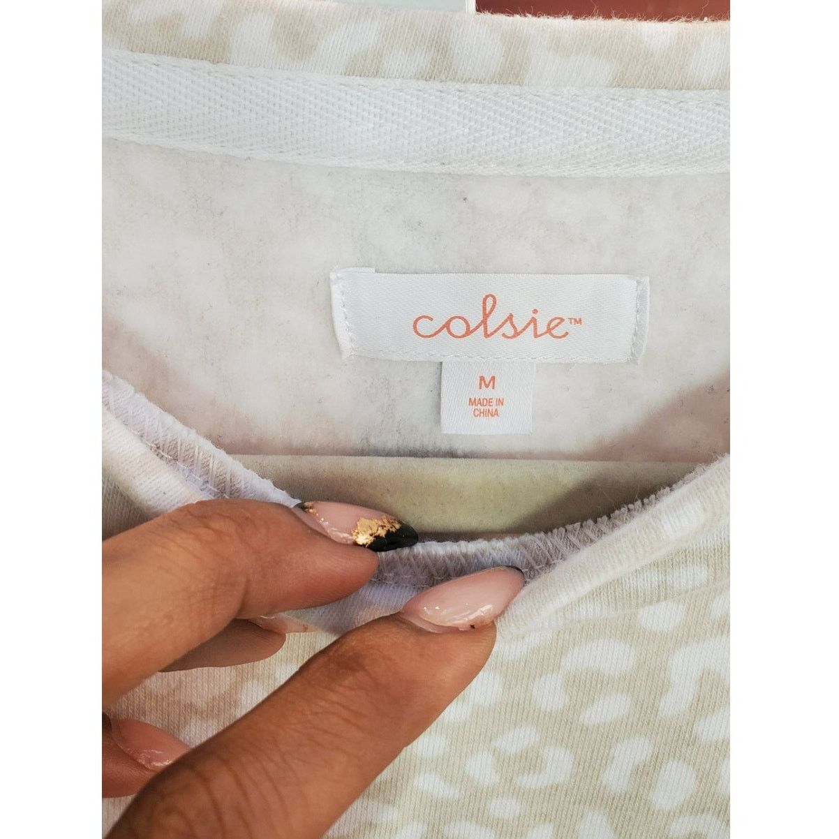 Other Colsie Tan Spotted Fleece Crop Sweater Medium Size M / US 6-8 / IT 42-44 - 3 Thumbnail