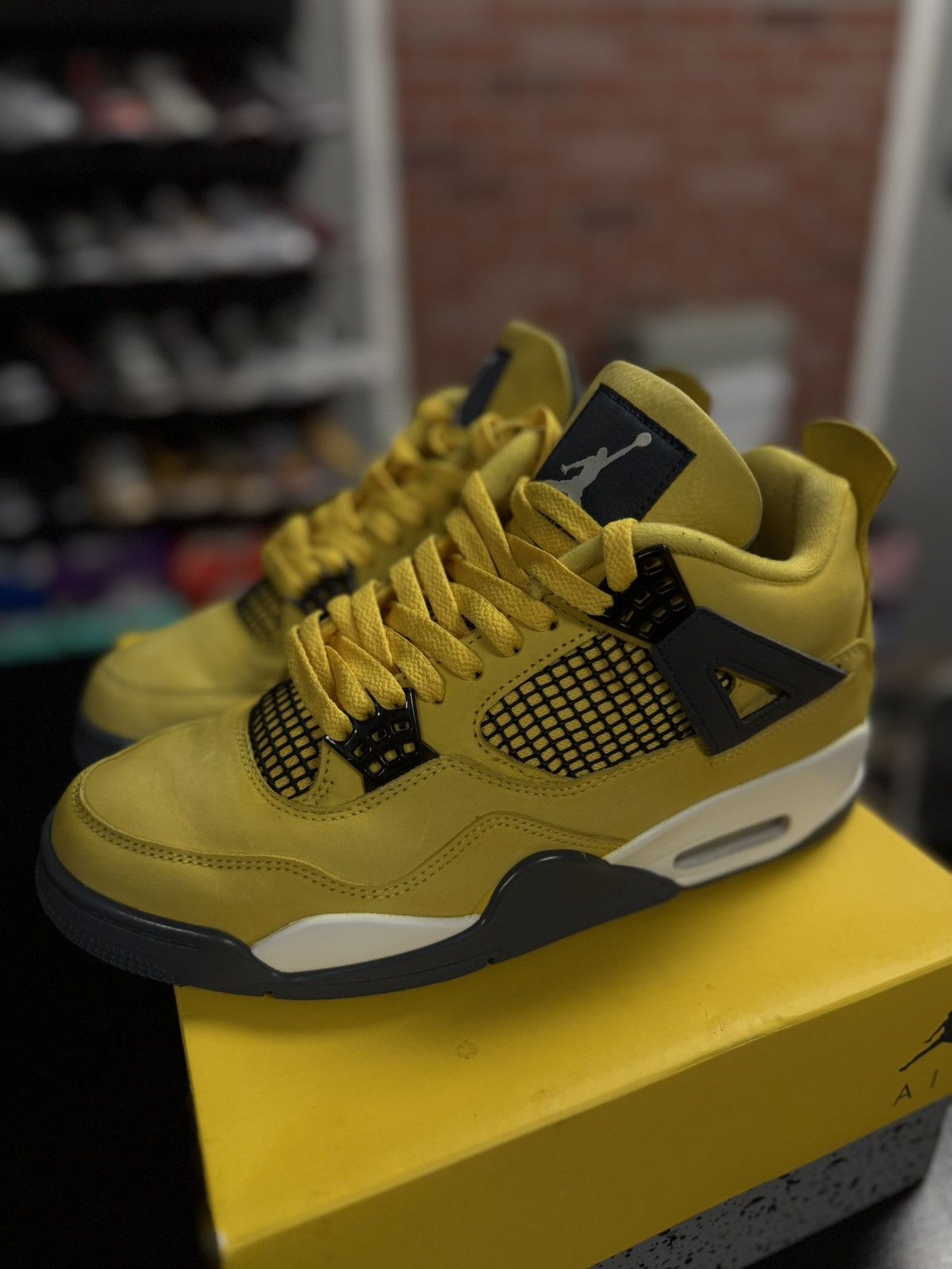 Jordan Brand × Nike Jordan 4 Lightning Size 9 W Box 🧼 (CT8527-700) Size US 9 / EU 42 - 5 Thumbnail