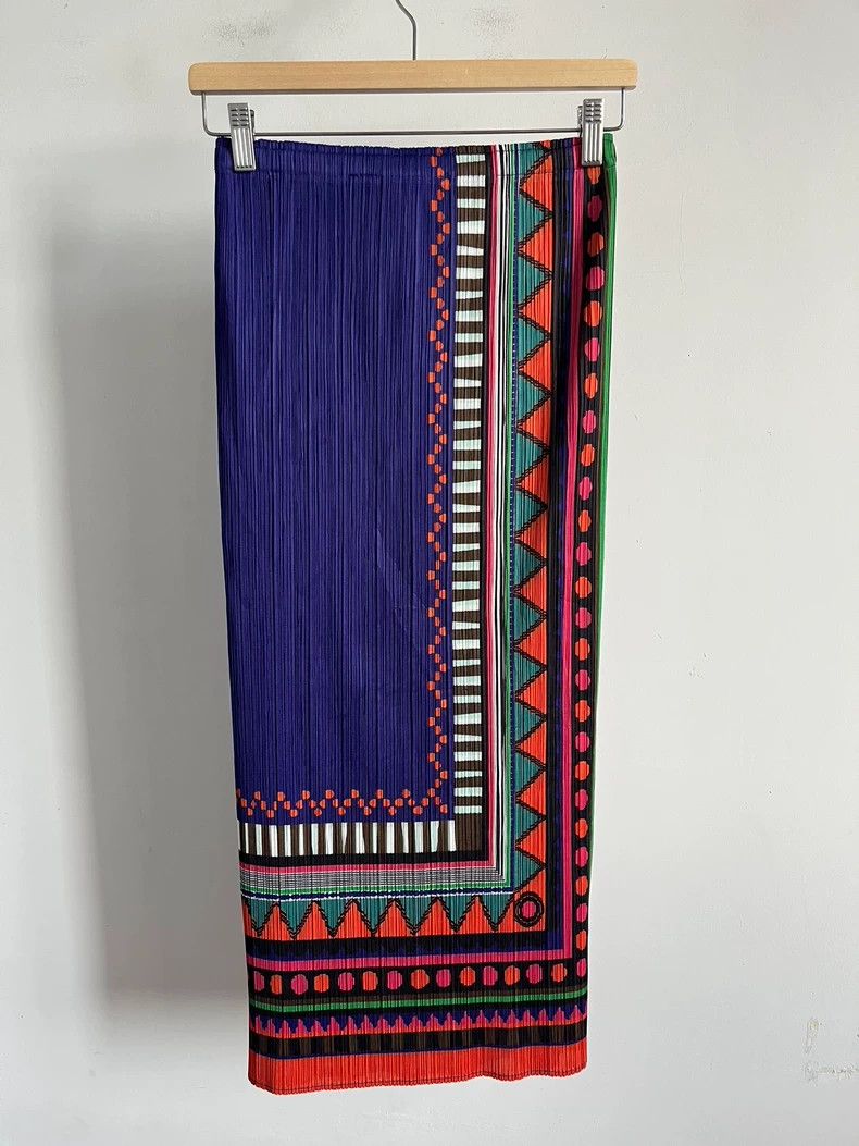 Issey Miyake Issey Miyake size:3 Red and blue piano key half skirt Size 22" - 2 Thumbnail