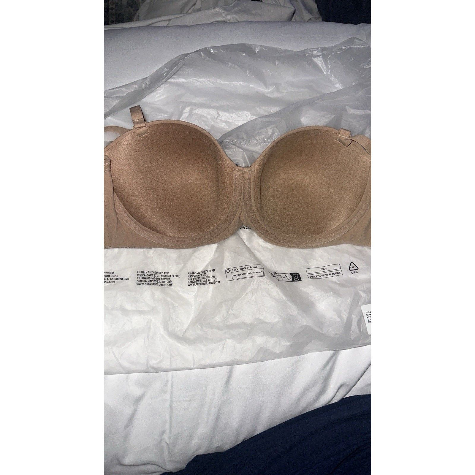 SKIMS NWT SKIMS FITS EVERYBODY STRAPLESS BRA Size ONE SIZE - 6 Thumbnail