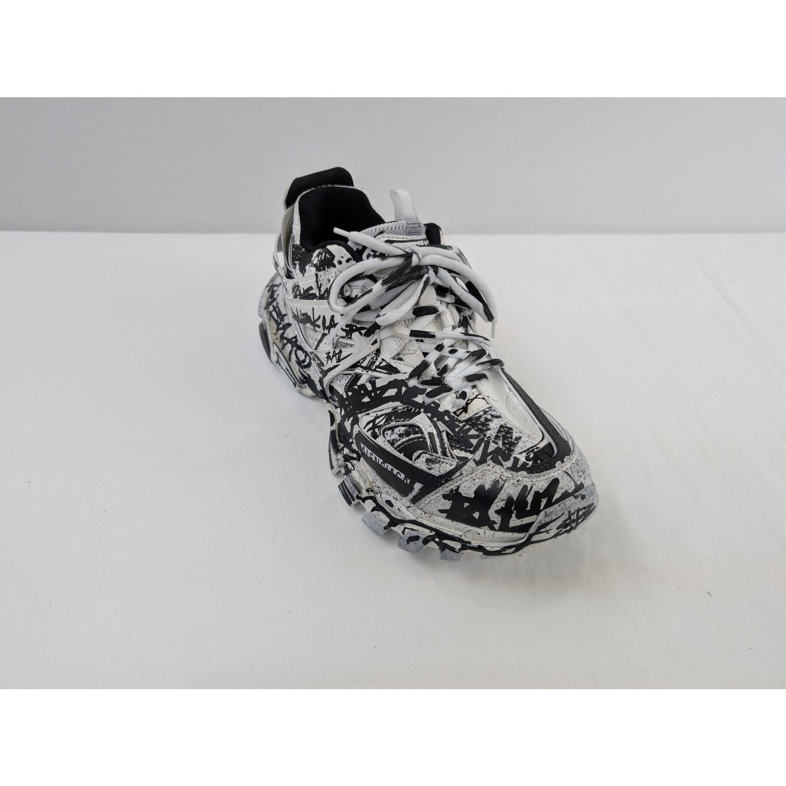 Balenciaga o1rshd1 Graffiti/Dirty/w Track Sneakers in White/Black Size US 12 / EU 45 - 3 Thumbnail