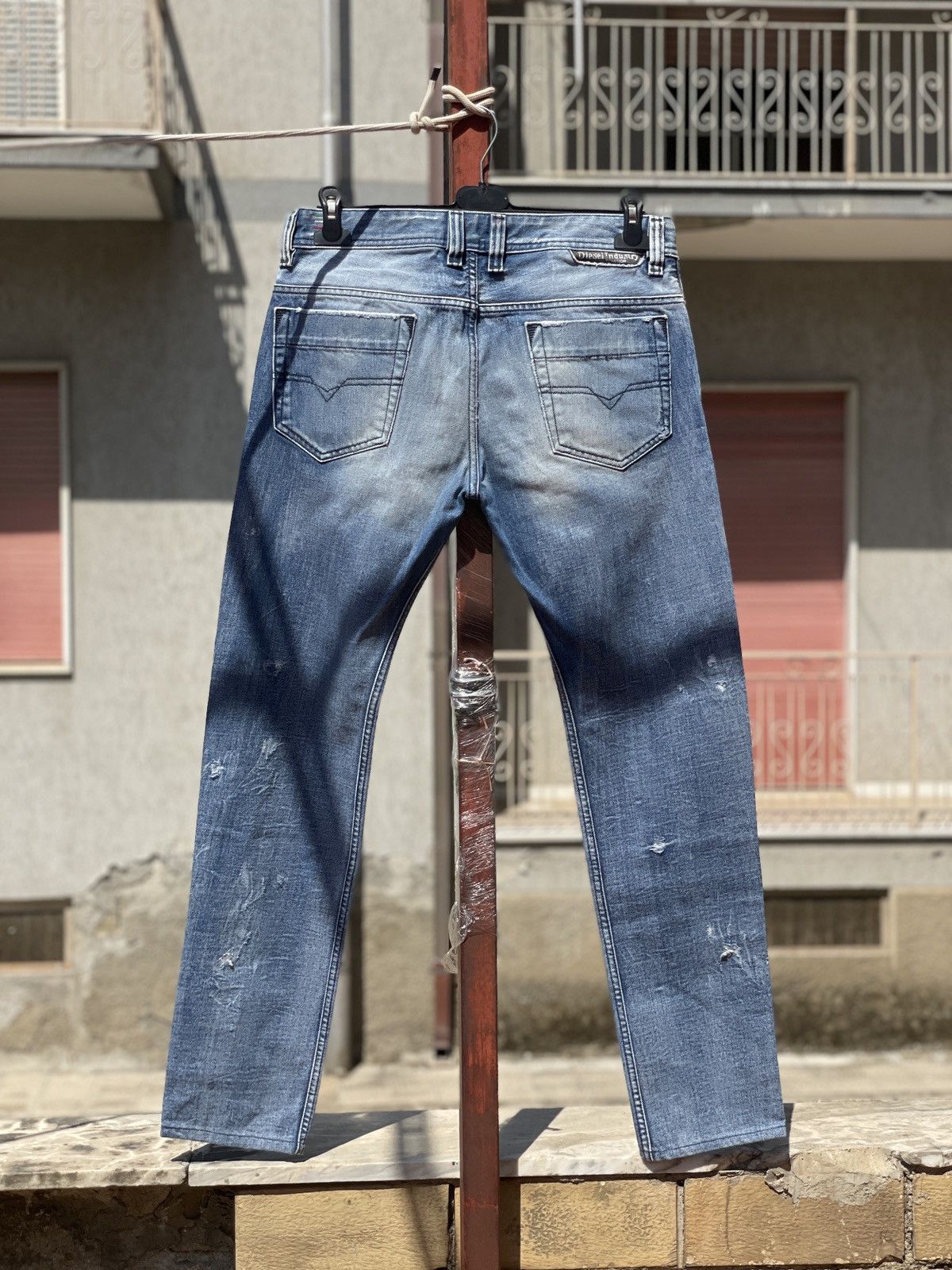 Diesel Men’s DIESEL SAFADO DISTRESSED DENIM BLUE JEANS SIZE 31/32 Size US 31 - 2 Thumbnail
