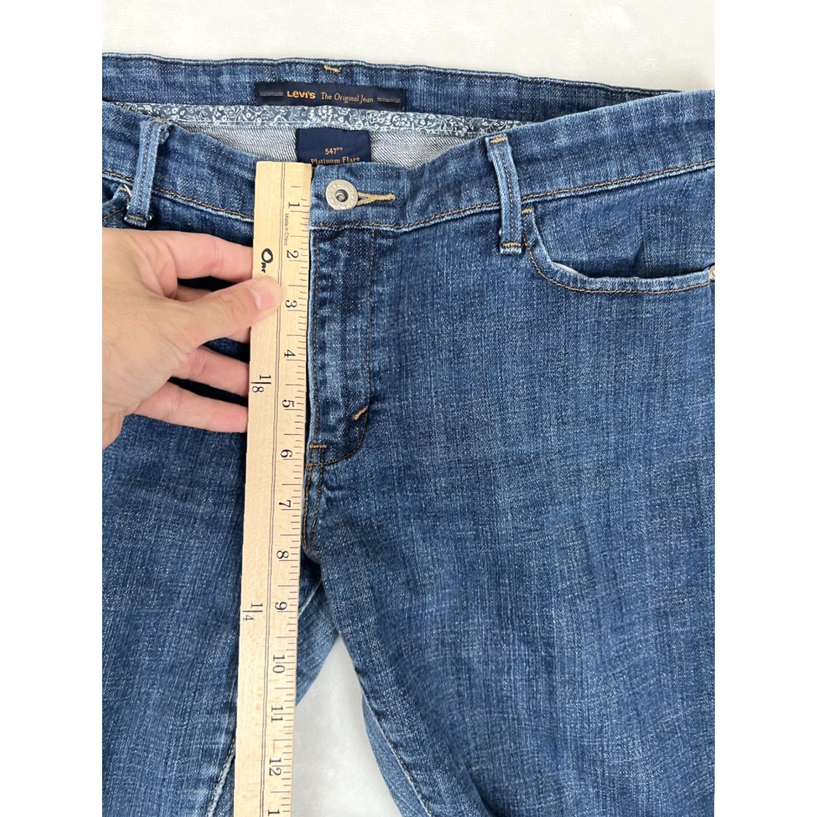 Levi's VINTAGE Levi's 547 Platinum Flare Blue Denim Jeans 14 Regular Women 34in 30in Medium Blue Denim Flared 5-Pocket Size 36" / US 14 / IT 50 - 5 Thumbnail