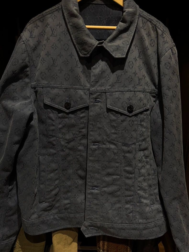 Louis Vuitton LOUIS VUITTON Logo Full Print Single Breasted Casual Long S Size US L / EU 52-54 / 3 - 3 Thumbnail