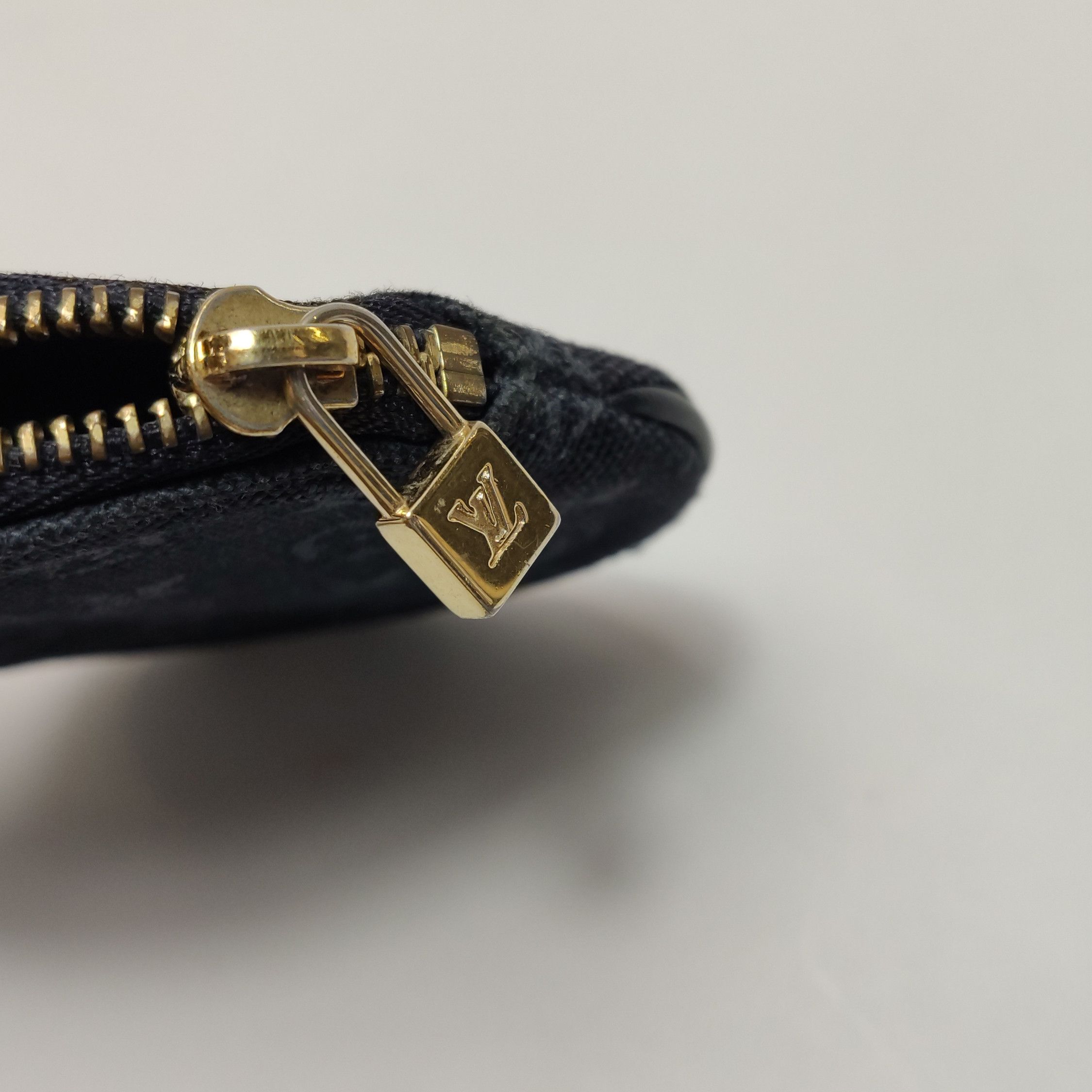 Louis Vuitton Louis Vuitton (LV) canvas monogram coin purse -y2506 Size ONE SIZE - 3 Thumbnail