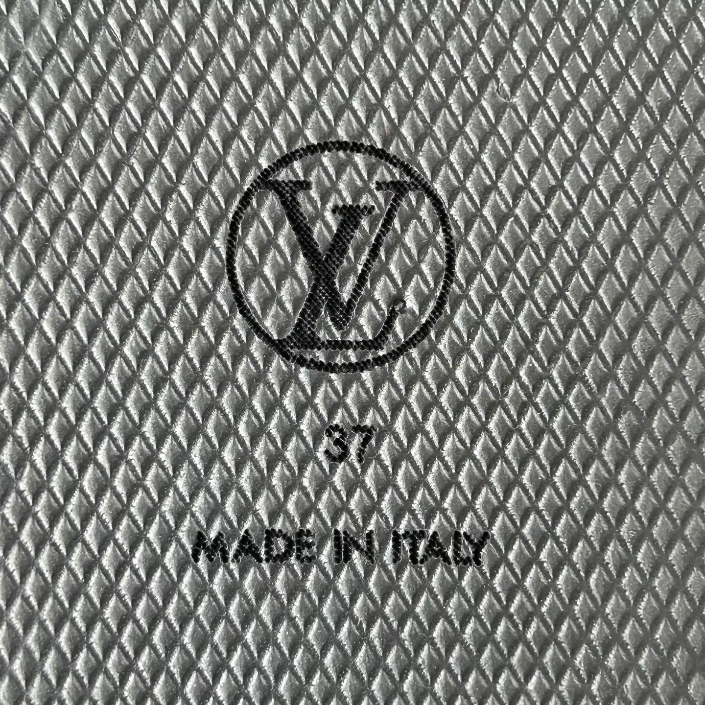 Louis Vuitton Louis Vuitton White Slippers 37 HB6839 Size US 6.5 / IT 36.5 - 7 Thumbnail