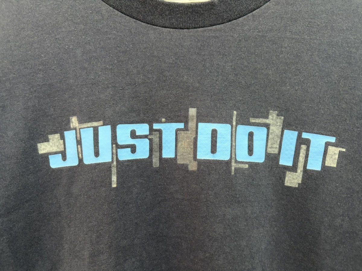 Nike Y2K 00s JUST DO IT SLEEVE LOGO BEAUTY DISTRESSED LONGSLEEVE Size US M / EU 48-50 / 2 - 5 Thumbnail