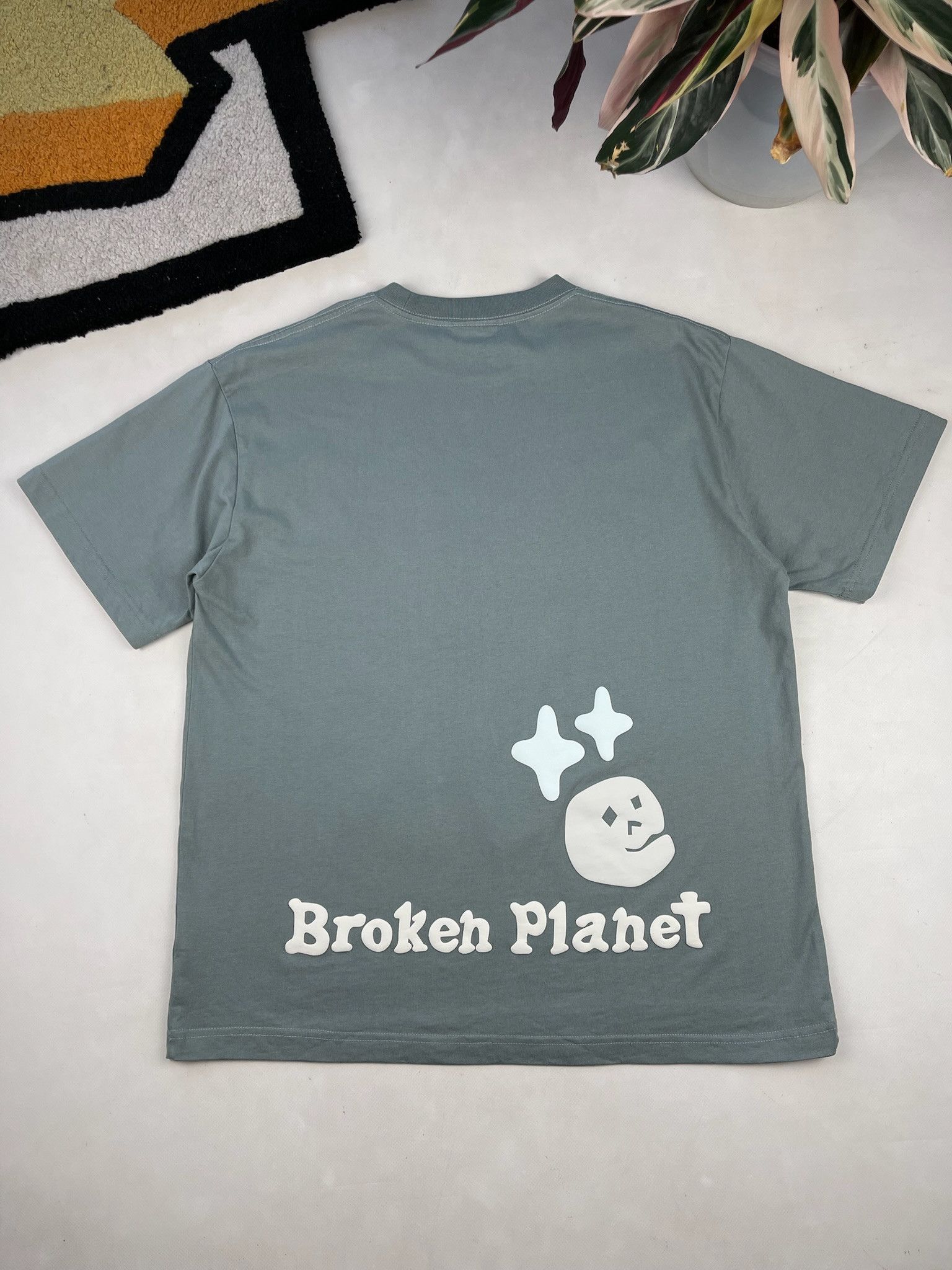 Broken Planet Broken Planet T-shirt oversized bones in space skull Size US S / EU 44-46 / 1 - 2 Thumbnail
