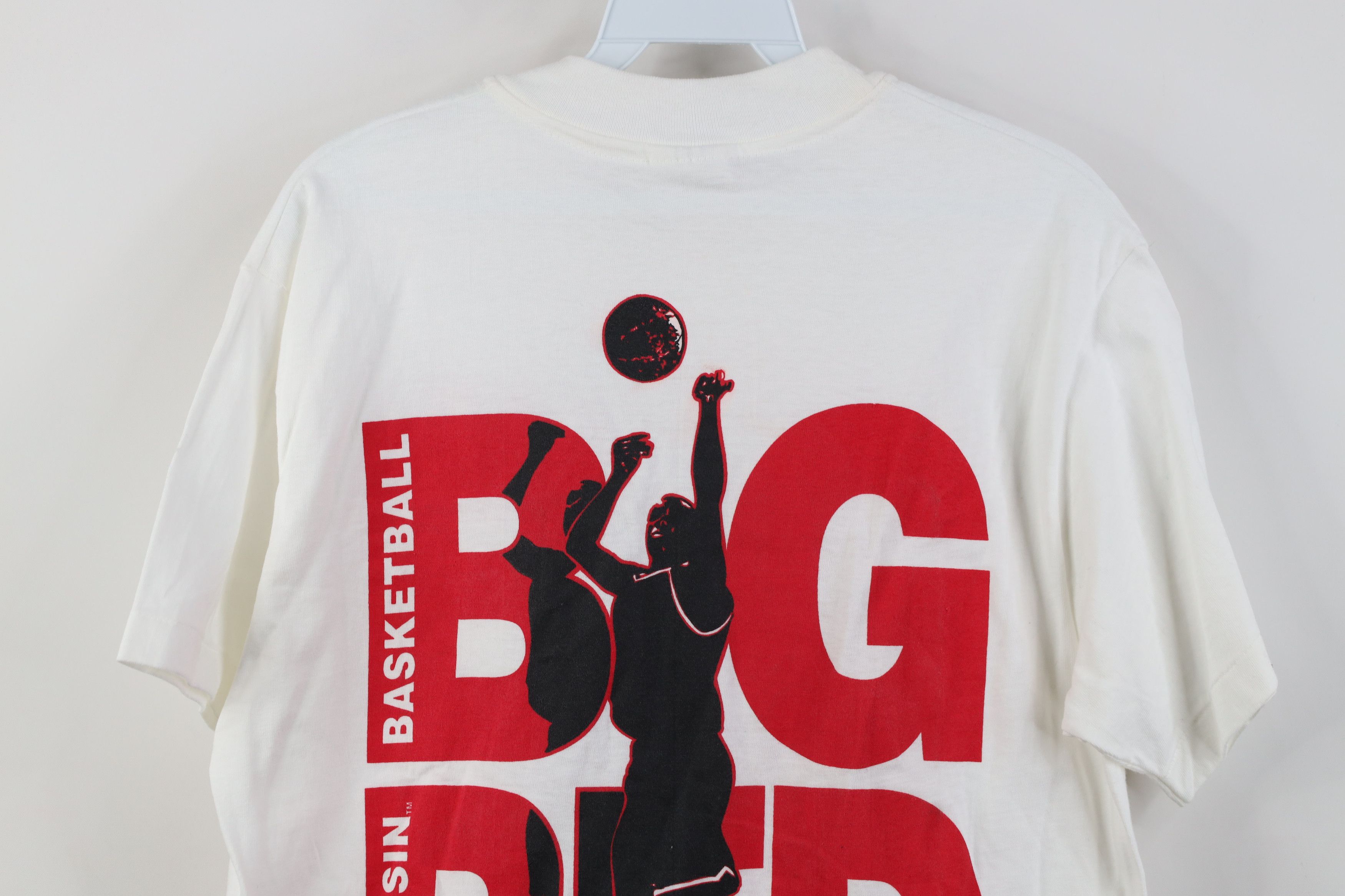 Vintage Vintage 80s 90s University of Wisconsin Basketball T-Shirt Size US M / EU 48-50 / 2 - 11 Thumbnail