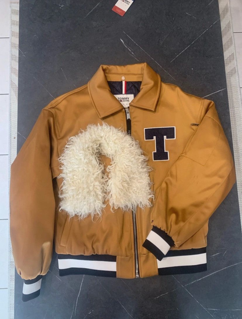 Tommy Jeans NWT Tommy Jeans Varsity Bomber Jacket Fur Collar Camel Size US XS / EU 42 / 0 - 1 Thumbnail