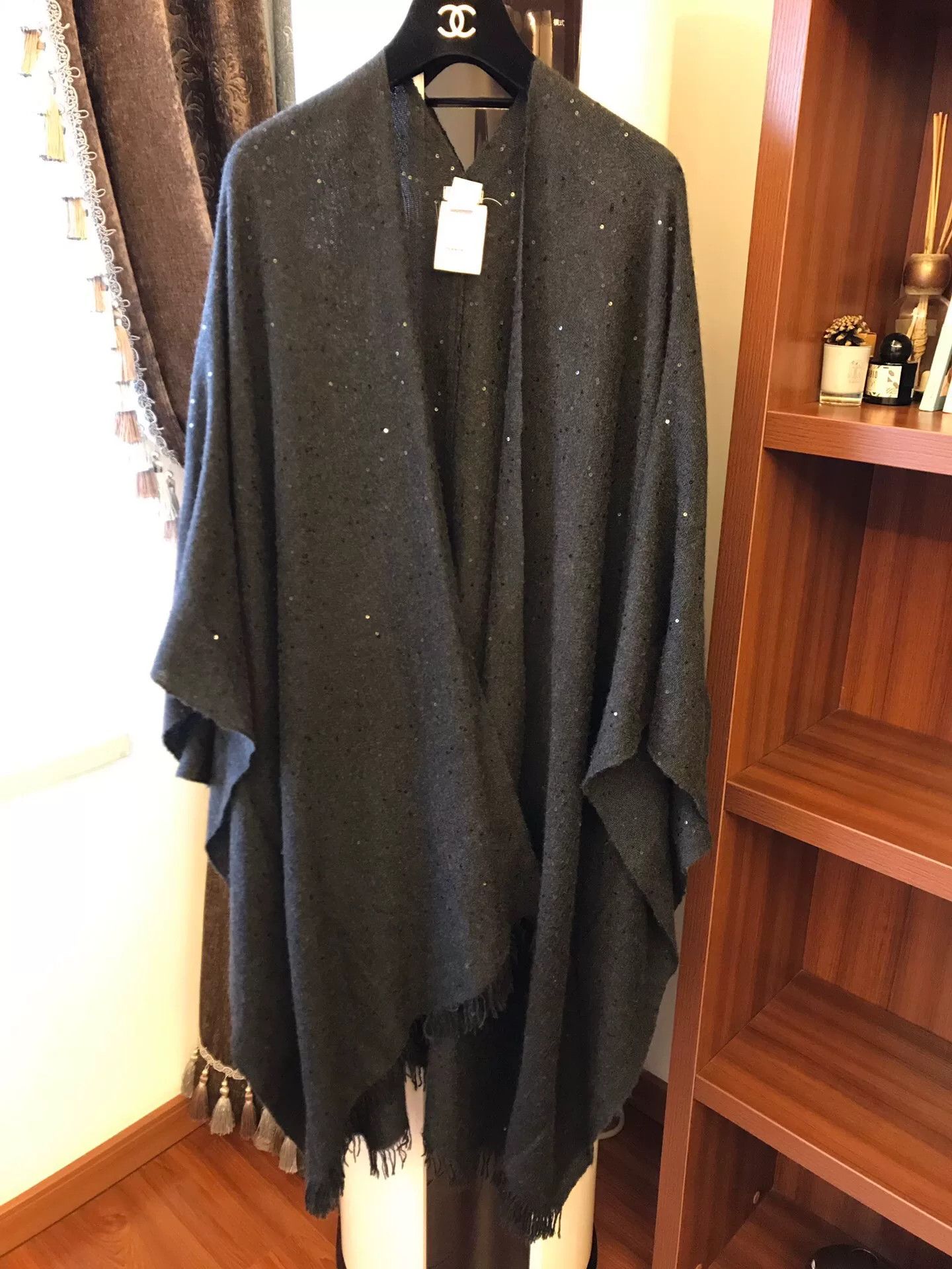Brunello Cucinelli Brunello Cucinelli Diamond Cashmere Shawl Size ONE SIZE - 1 Thumbnail