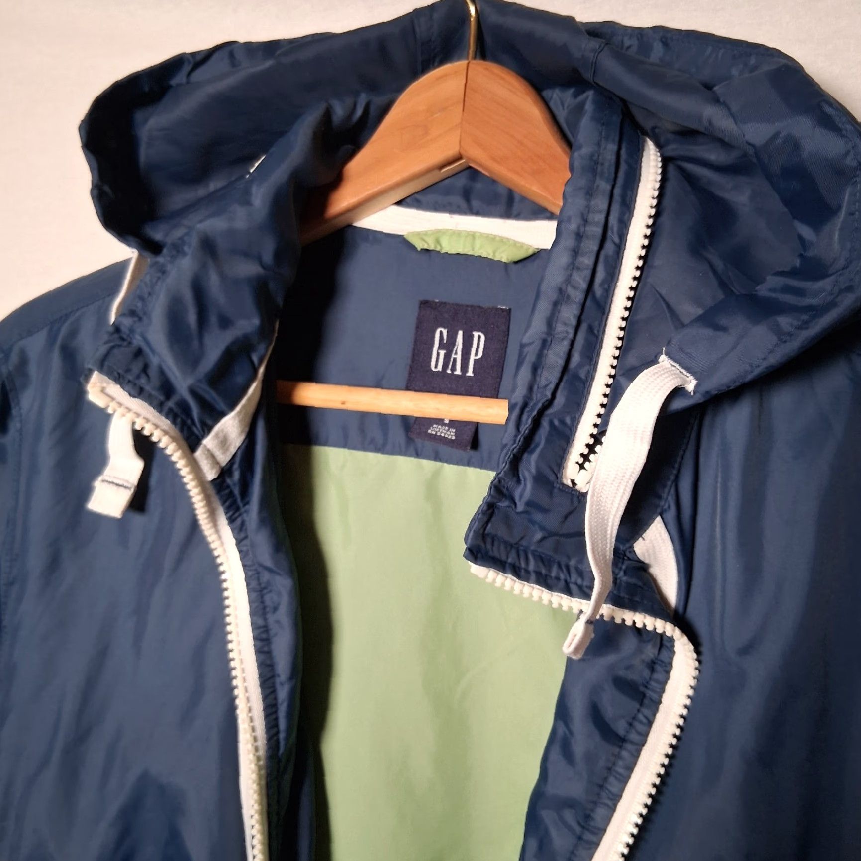 Gap VINTAGE Gap Windbreaker Jacket Men S Blue Short Full Zip Roll Away Hood Windbreaker Classic 90s Outdoor Pockets Casual Travel Size US S / EU 44-46 / 1 - 7 Thumbnail