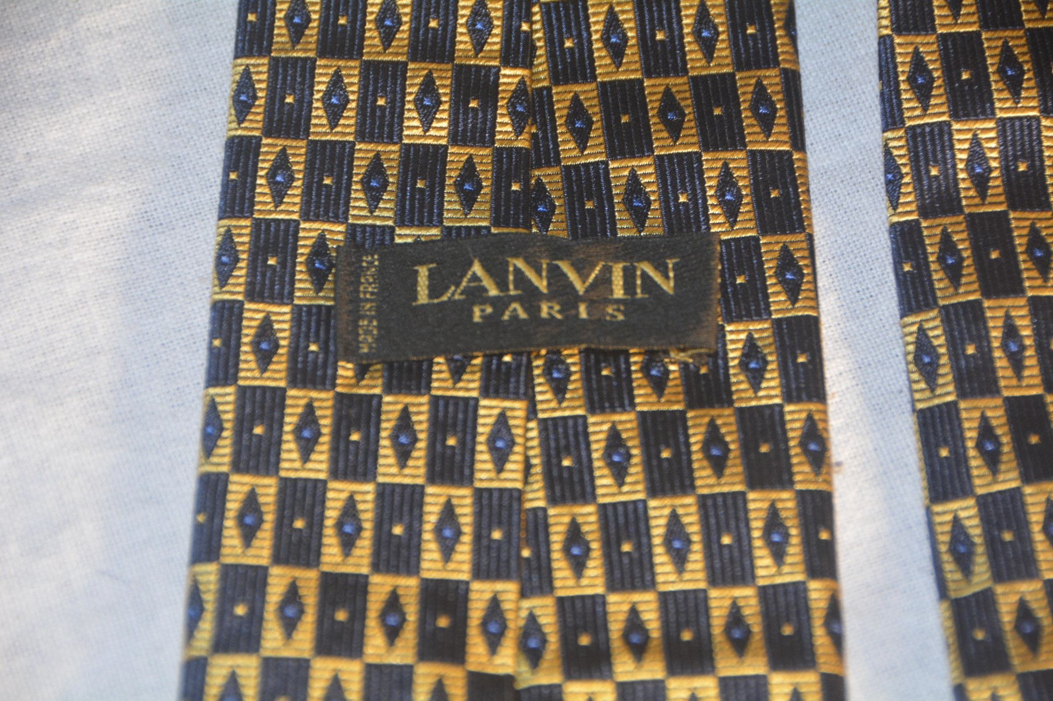 Lanvin Vintage Lanvin Paris Silk Necktie Gold And Navy Geometric Pattern Size ONE SIZE - 4 Thumbnail