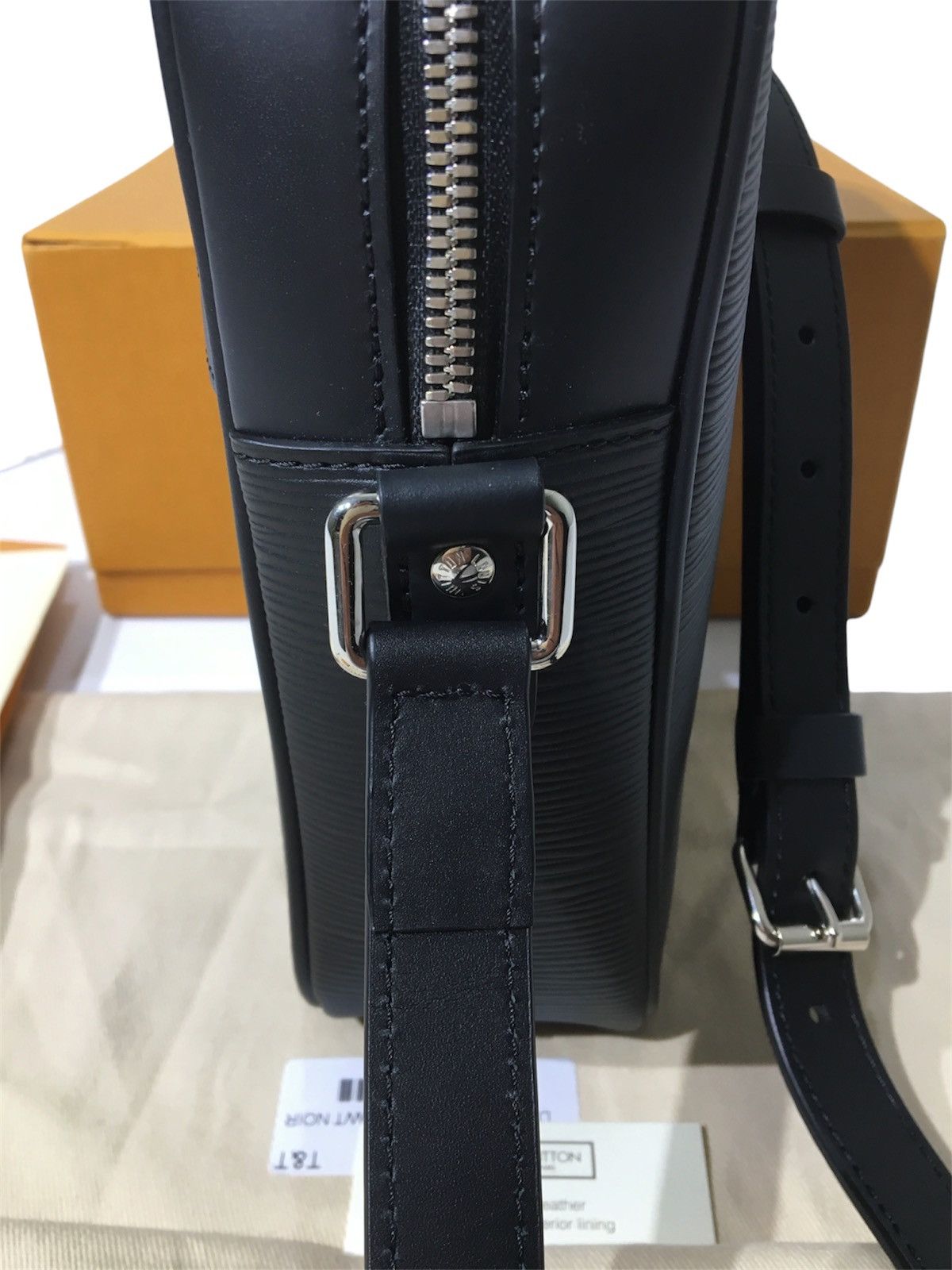 Louis Vuitton × Supreme Louis Vuitton X Supreme Danube PM EPI Leather Cross Body Bag Size ONE SIZE - 12 Thumbnail