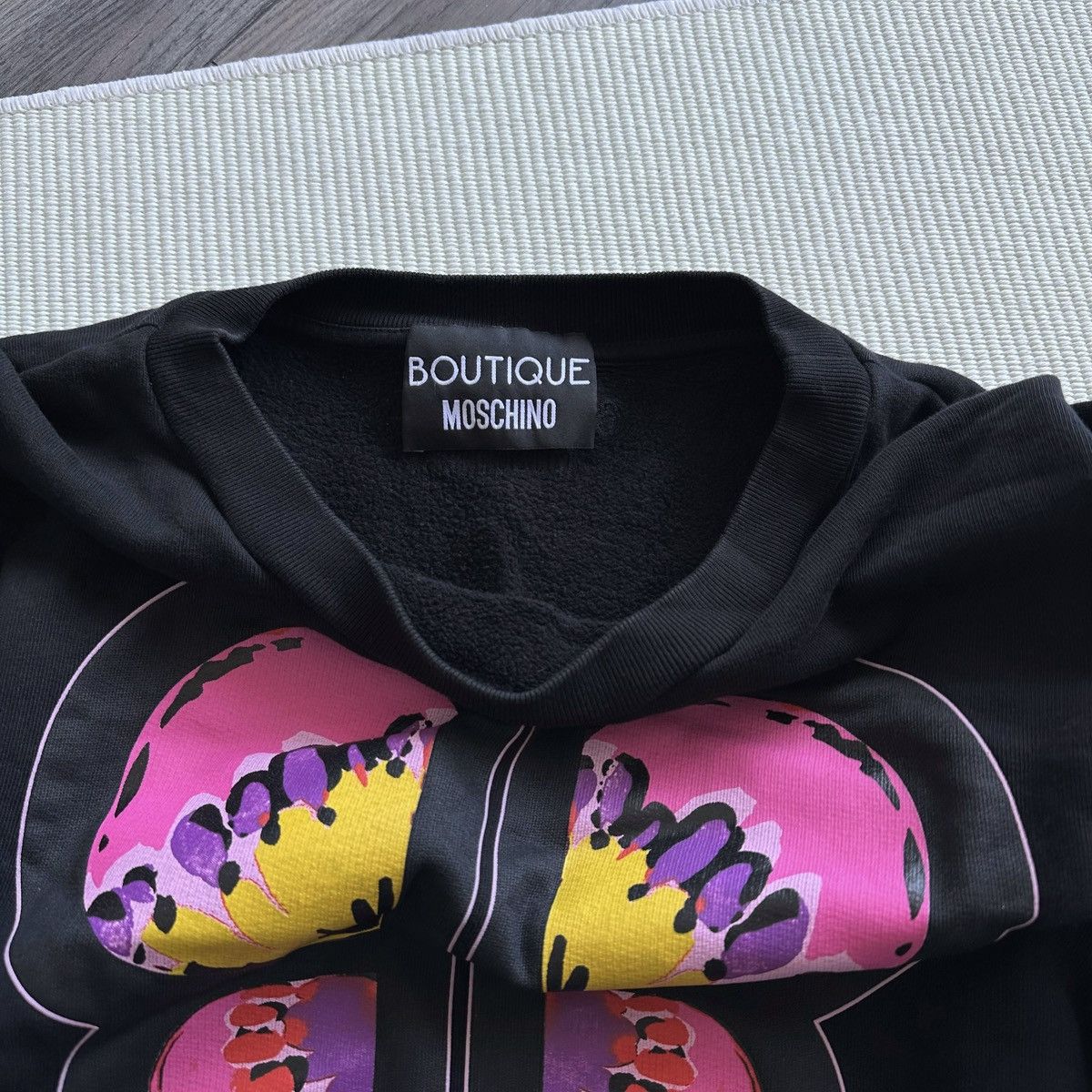 Boutique Moschino BOUTIQUE MOSCHINO Butterfly Graphic Black Sweatshirt Size XL / US 12-14 / IT 48-50 - 4 Thumbnail