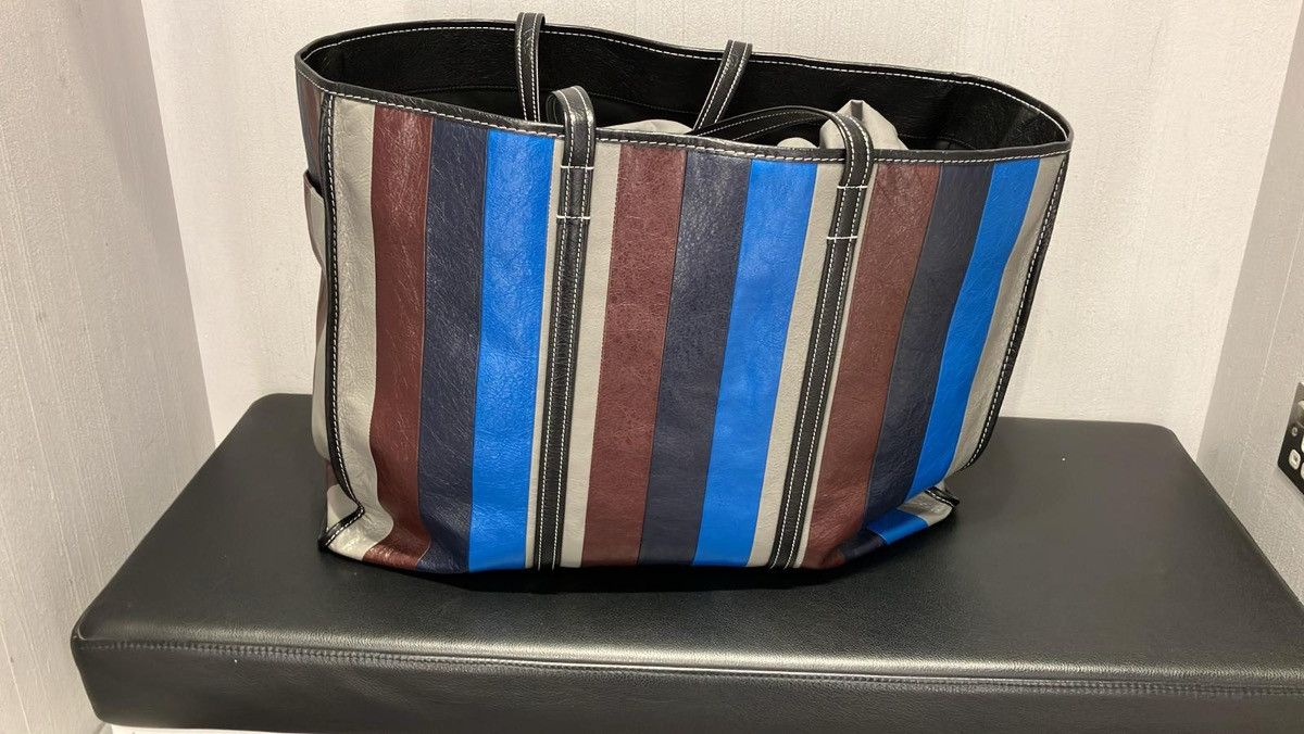 Balenciaga o1bcso1str0625 Size: OS / Chatelet Carry All Tote Bag XL Size ONE SIZE - 6 Thumbnail