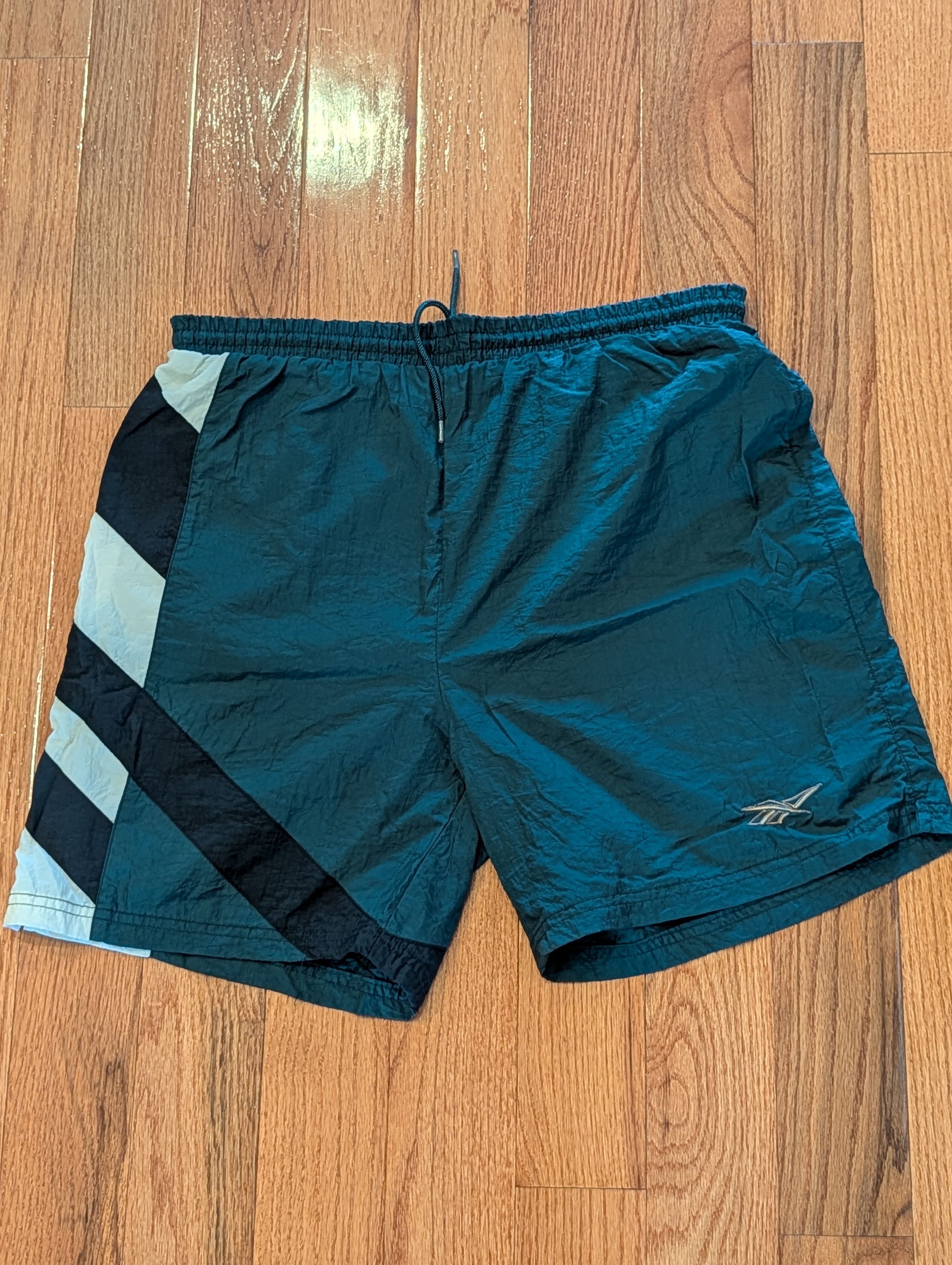 Reebok Vintage 90s Reebok Logo Blank Essential Small Nylon Shorts Size US 32 / EU 48 - 1 Thumbnail