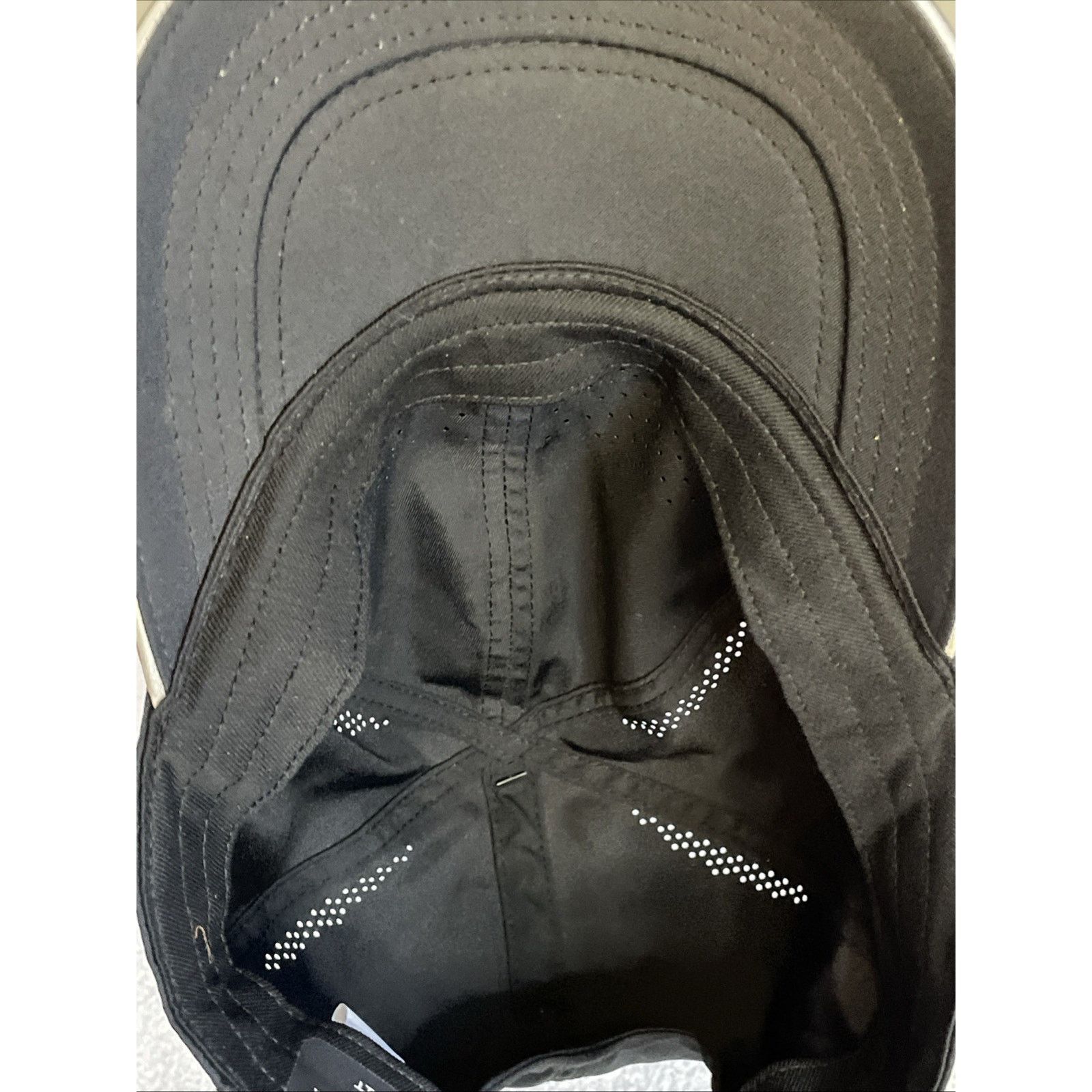 Nike NEW Nike Adult Reflective Featherlight Run/Tennis/Golf Hat Size ONE SIZE - 11 Thumbnail