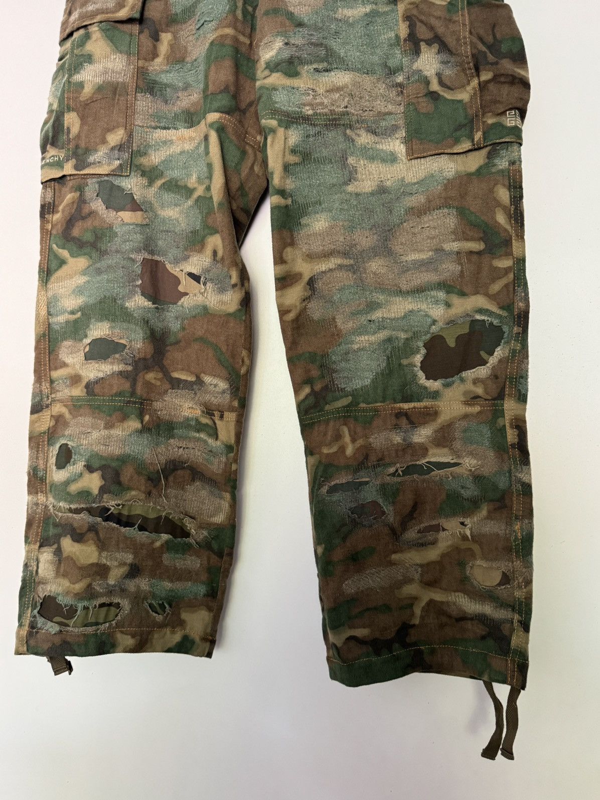 Givenchy Givenchy Distressed Camo Cargo Pants Size US 32 / EU 48 - 6 Thumbnail