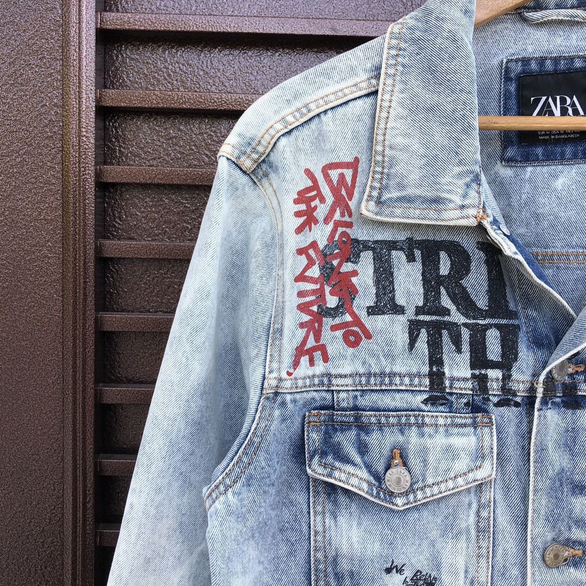 Zara Zara Men’s Graffiti Acid Wash Denim Trucker Jacket Size US M / EU 48-50 / 2 - 5 Thumbnail