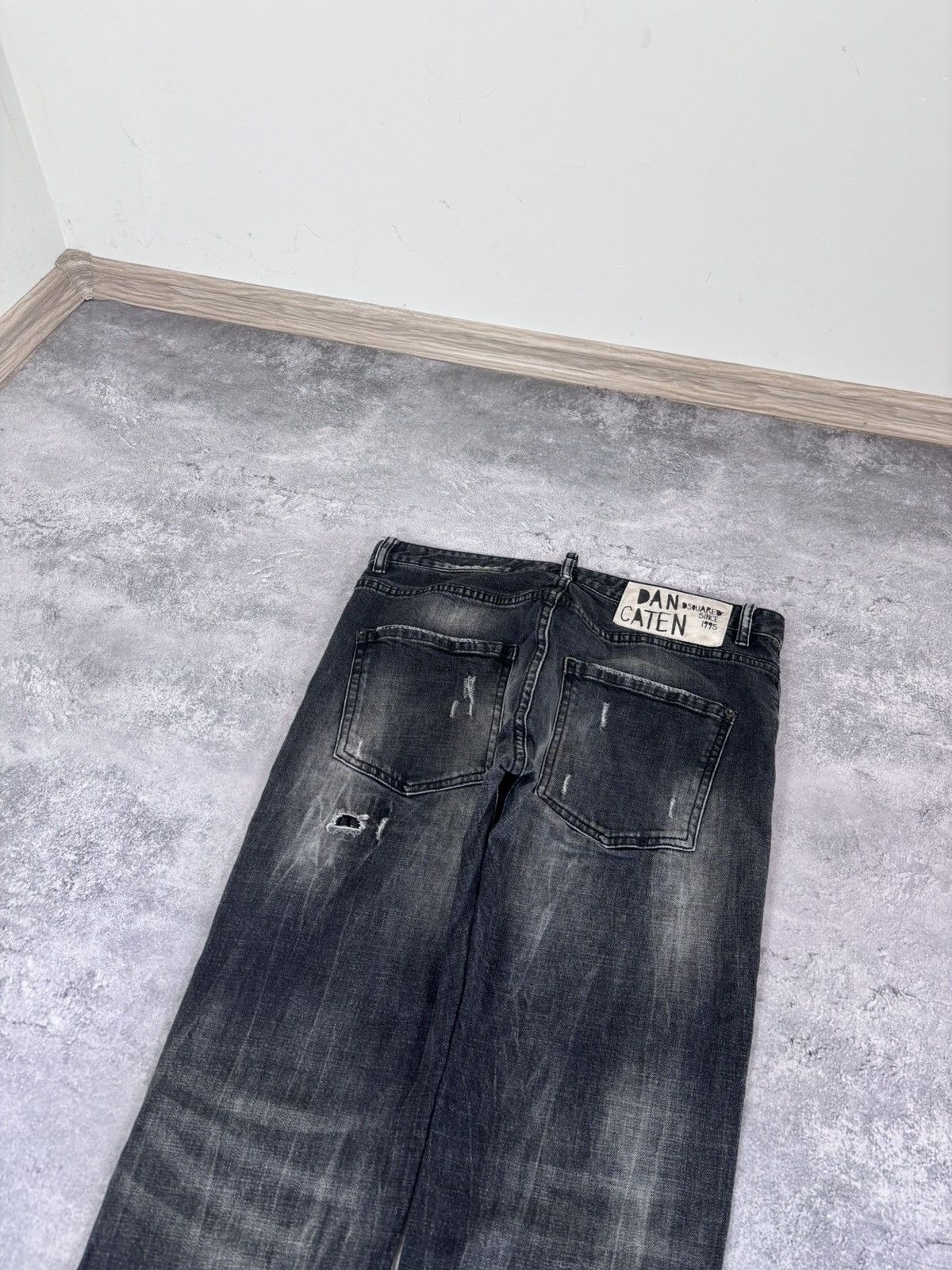 Dsquared2 Dsquared2 Men’s Black/Gray Wash Ripped Denim Jeans Size US 34 / EU 50 - 12 Thumbnail