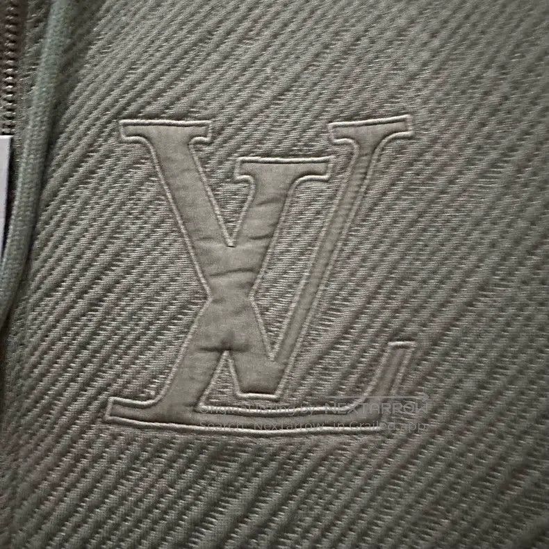 Louis Vuitton Louis Vuitton Black Large Logo Tech Zip Hooded Jacket Size US M / EU 48-50 / 2 - 3 Thumbnail