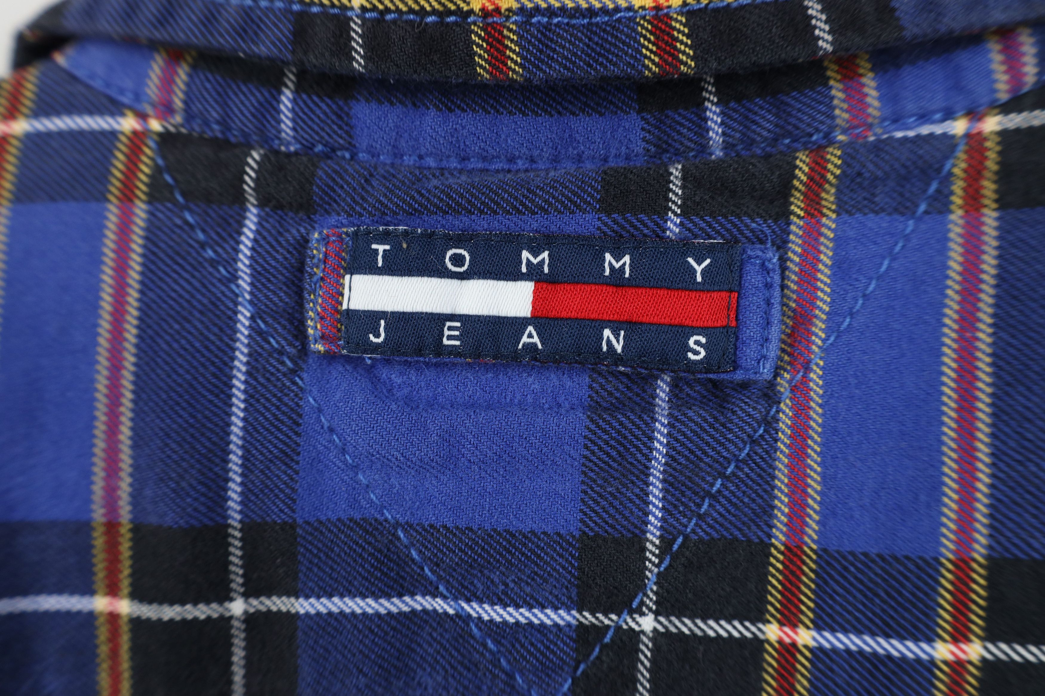 Tommy Hilfiger Vintage 90s Tommy Hilfiger Flannel Collared Button Shirt Size US L / EU 52-54 / 3 - 13 Thumbnail