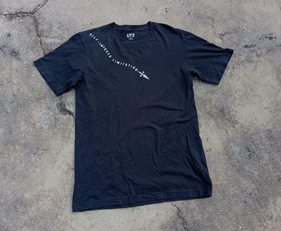 Uniqlo Hunter x Hunter Kurapika Tshirt Anime 💥 Size US M / EU 48-50 / 2 - 3 Thumbnail