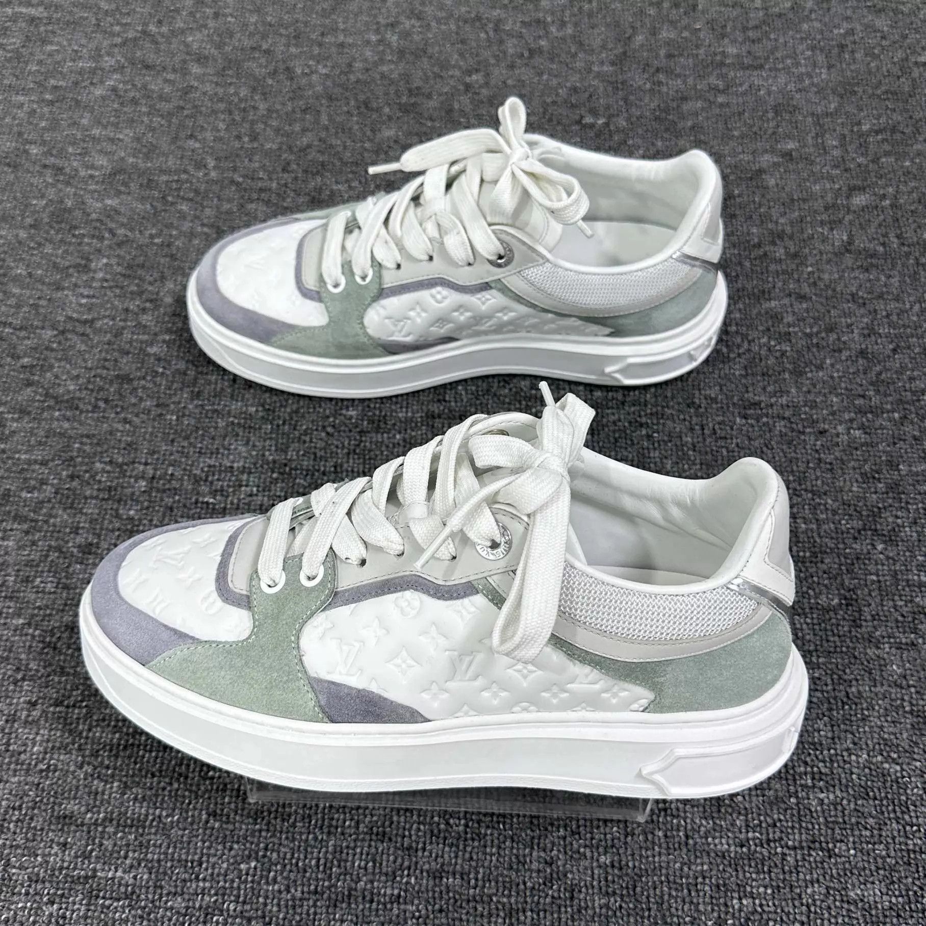 Louis Vuitton LV timeout gray all-over print sneaker 37 Size US 6.5 / IT 36.5 - 4 Thumbnail
