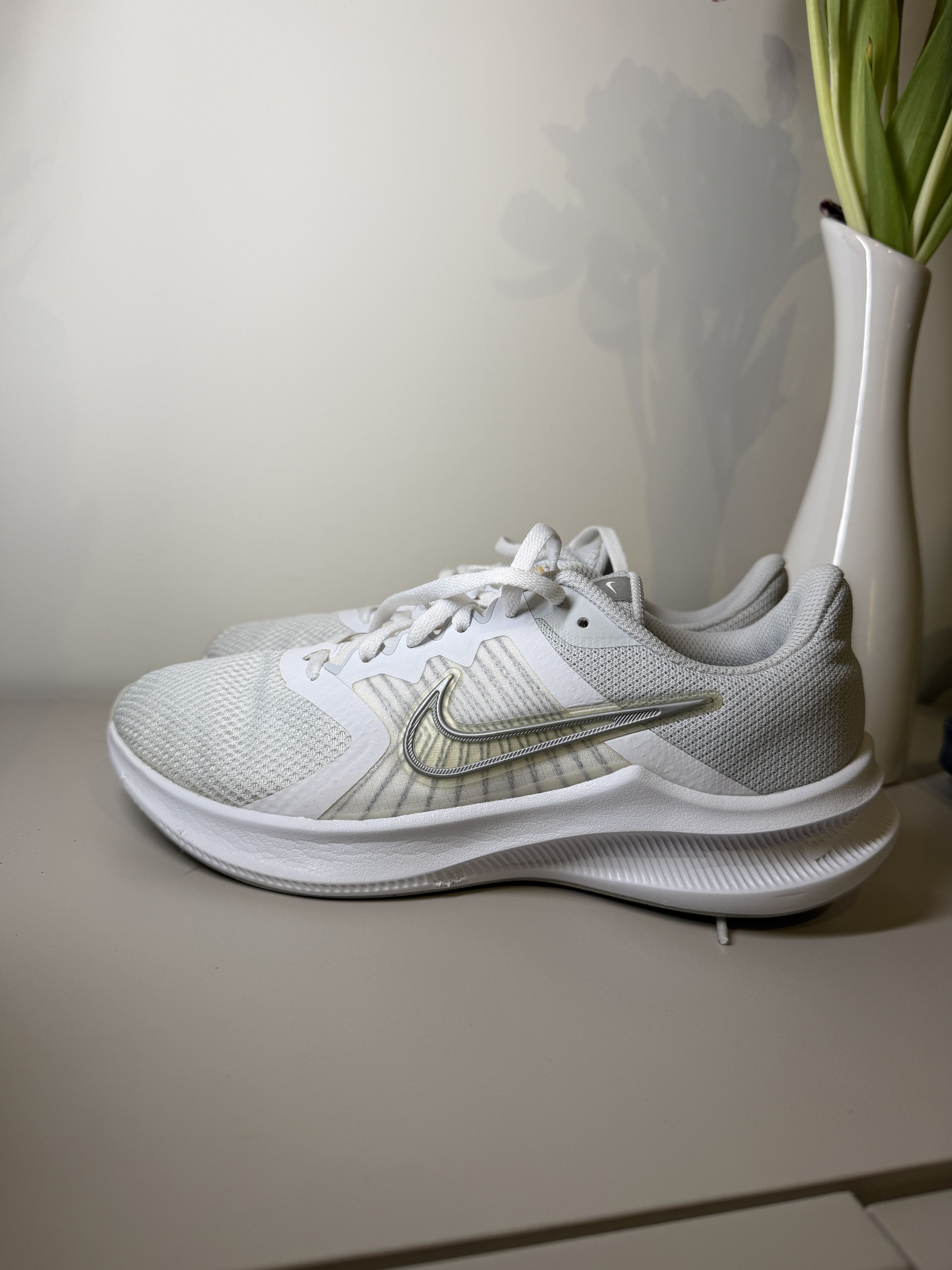 Nike Nike Downshifter White Running Sneakers Size EU 38 / US 5.5 Size US 5.5 / EU 38 - 4 Thumbnail