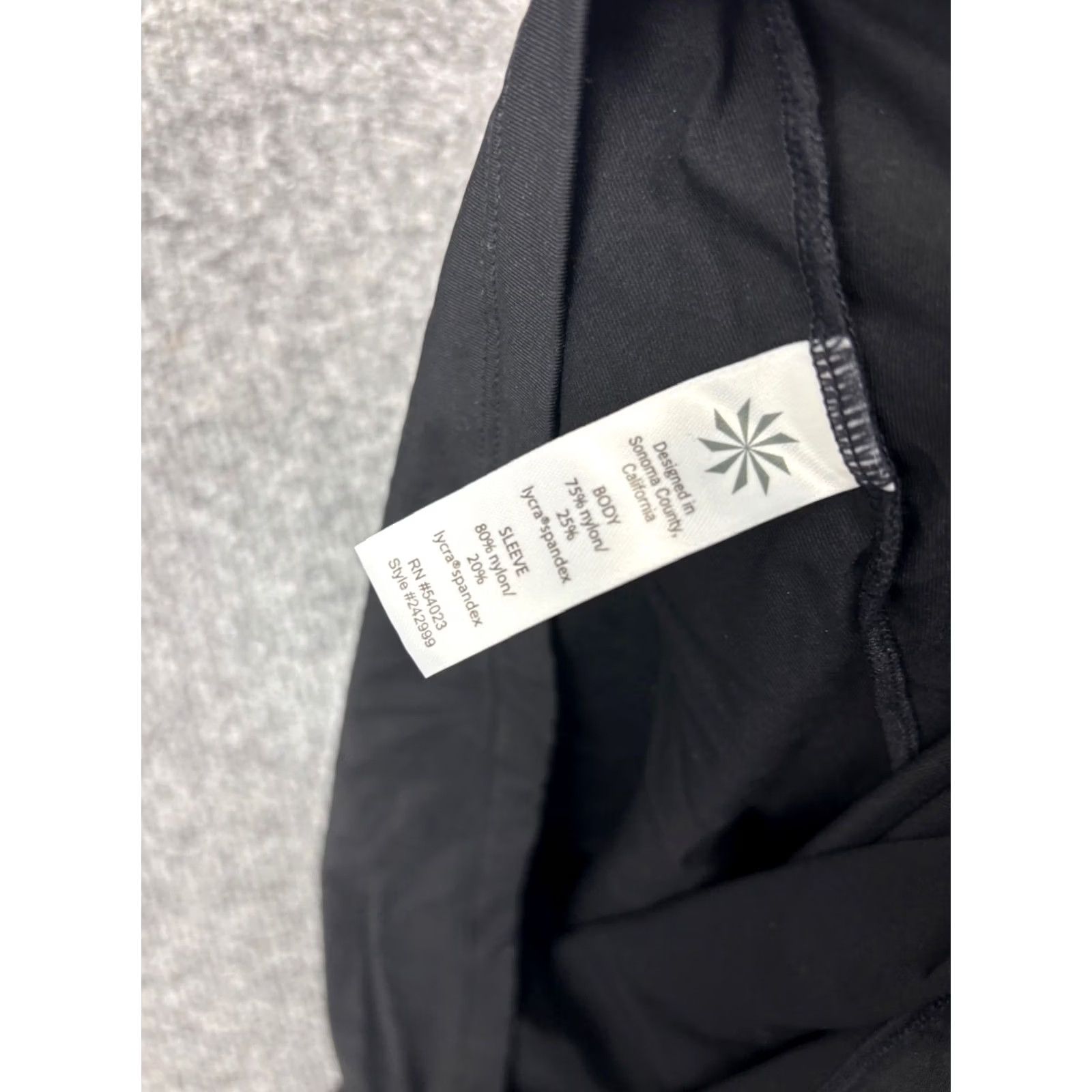 Athleta Athleta Rashguard Shirt Women's Small Black White Stripe Long Sleeve Swim Top Size S / US 4 / IT 40 - 5 Thumbnail