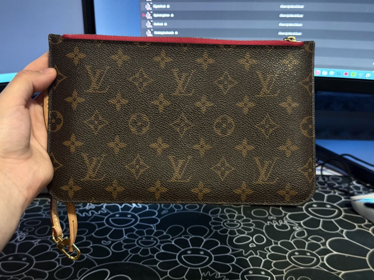 Louis Vuitton Louis Vuitton Neverfull Clutch Size ONE SIZE - 1 Thumbnail