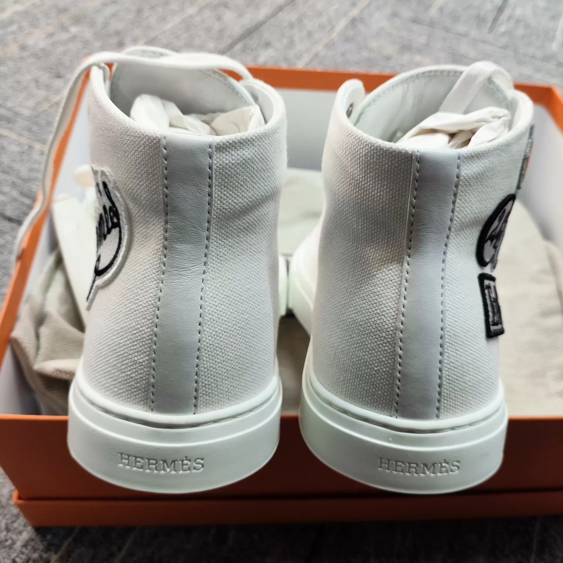 Hermes Hermes Women's White Canvas Sneaker 38 New Size US 7.5 / IT 37.5 - 4 Thumbnail
